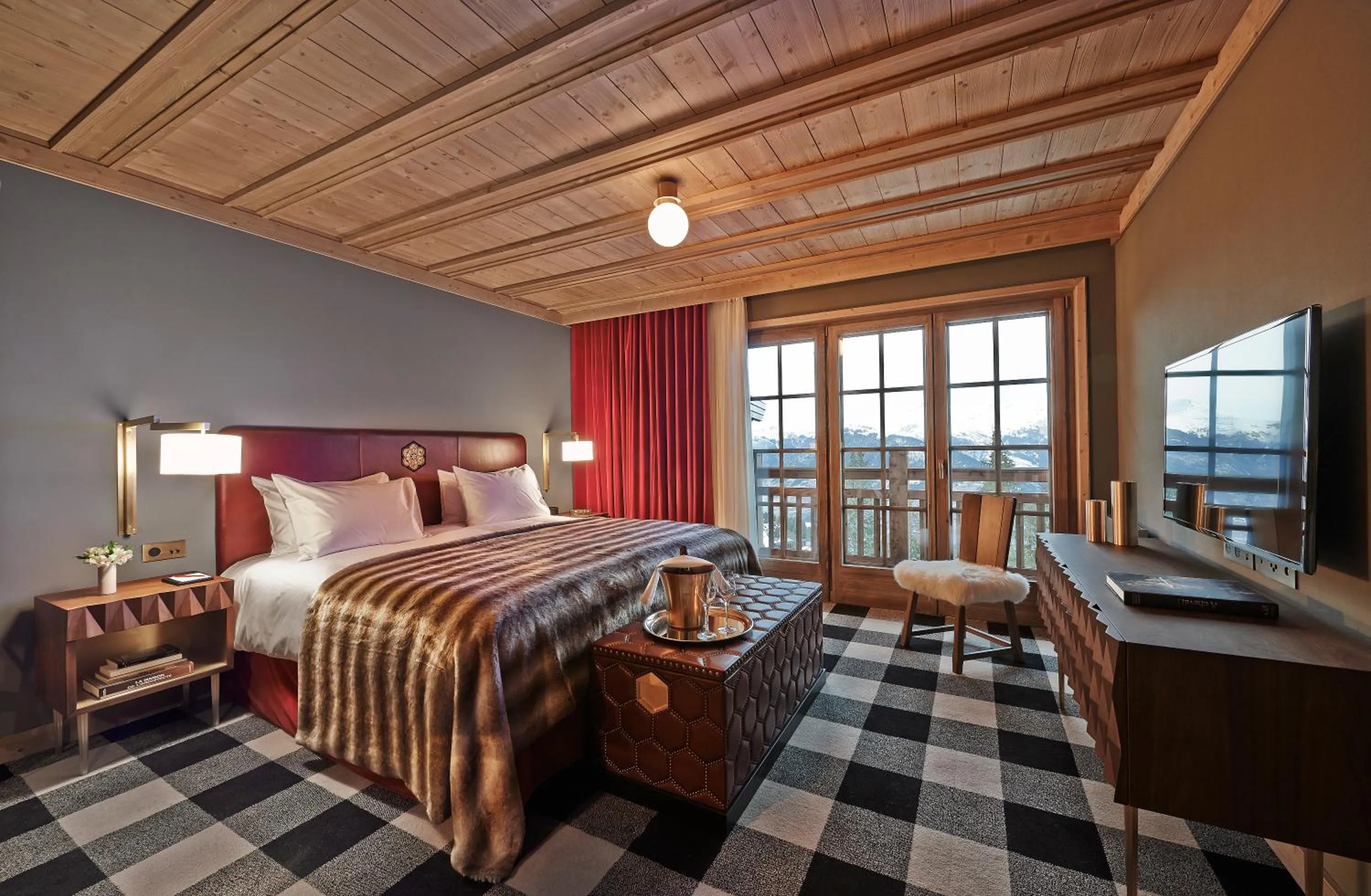 Bedroom, Bed in Apogée Courchevel, Oetker Hotels