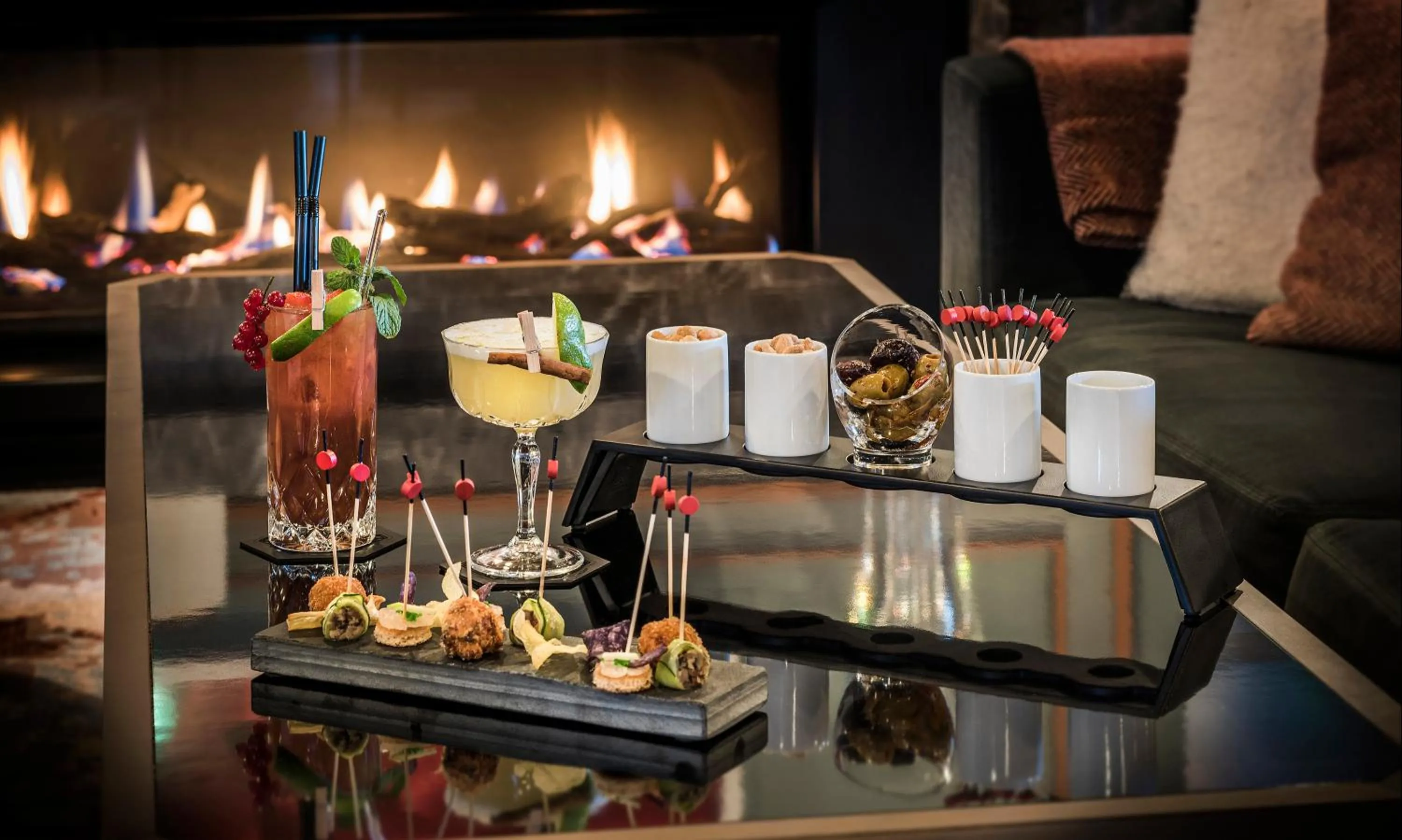 Lounge or bar in Apogée Courchevel, Oetker Hotels