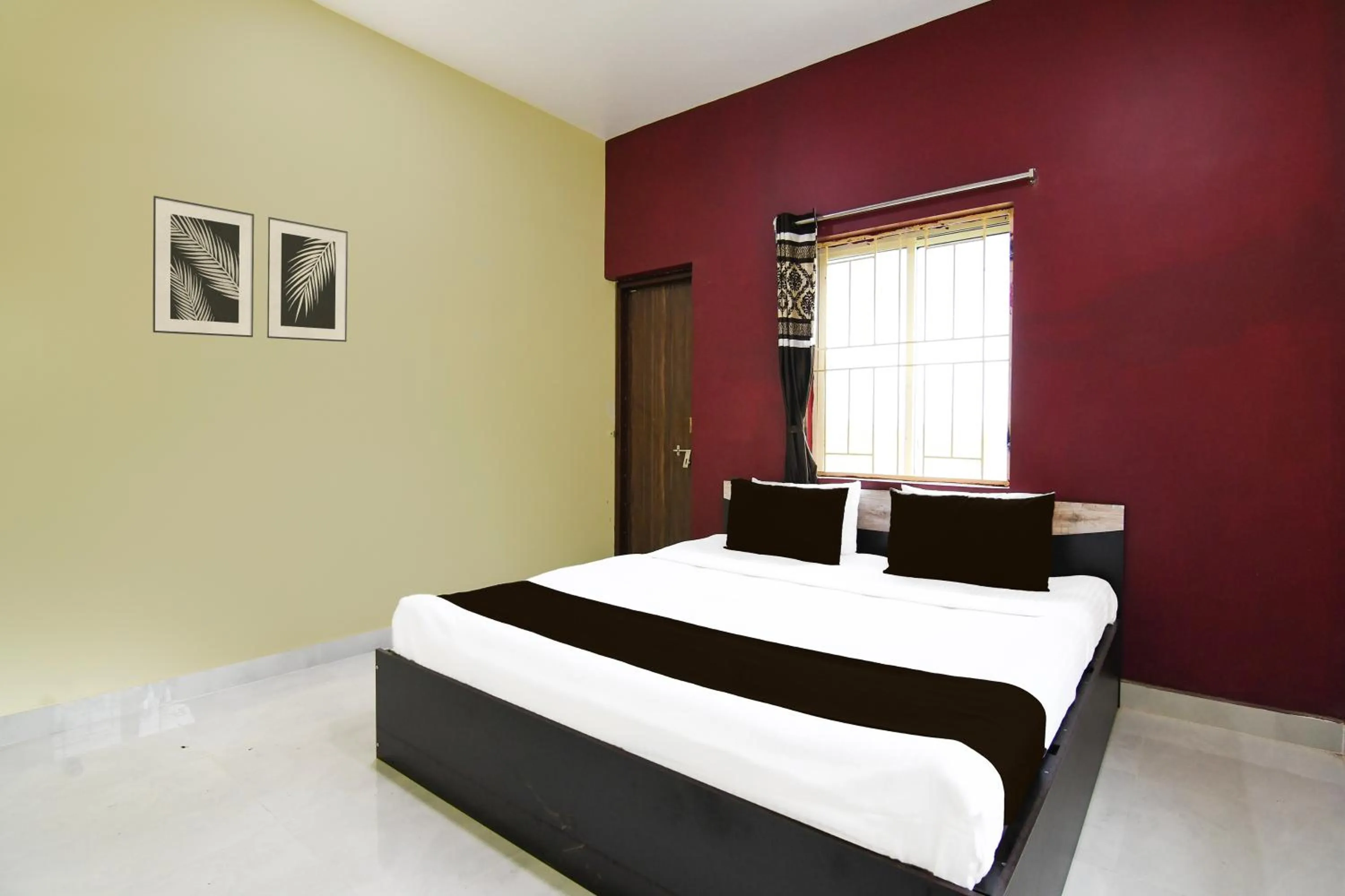 Bedroom, Bed in Super Hotel O MNJ Mansion