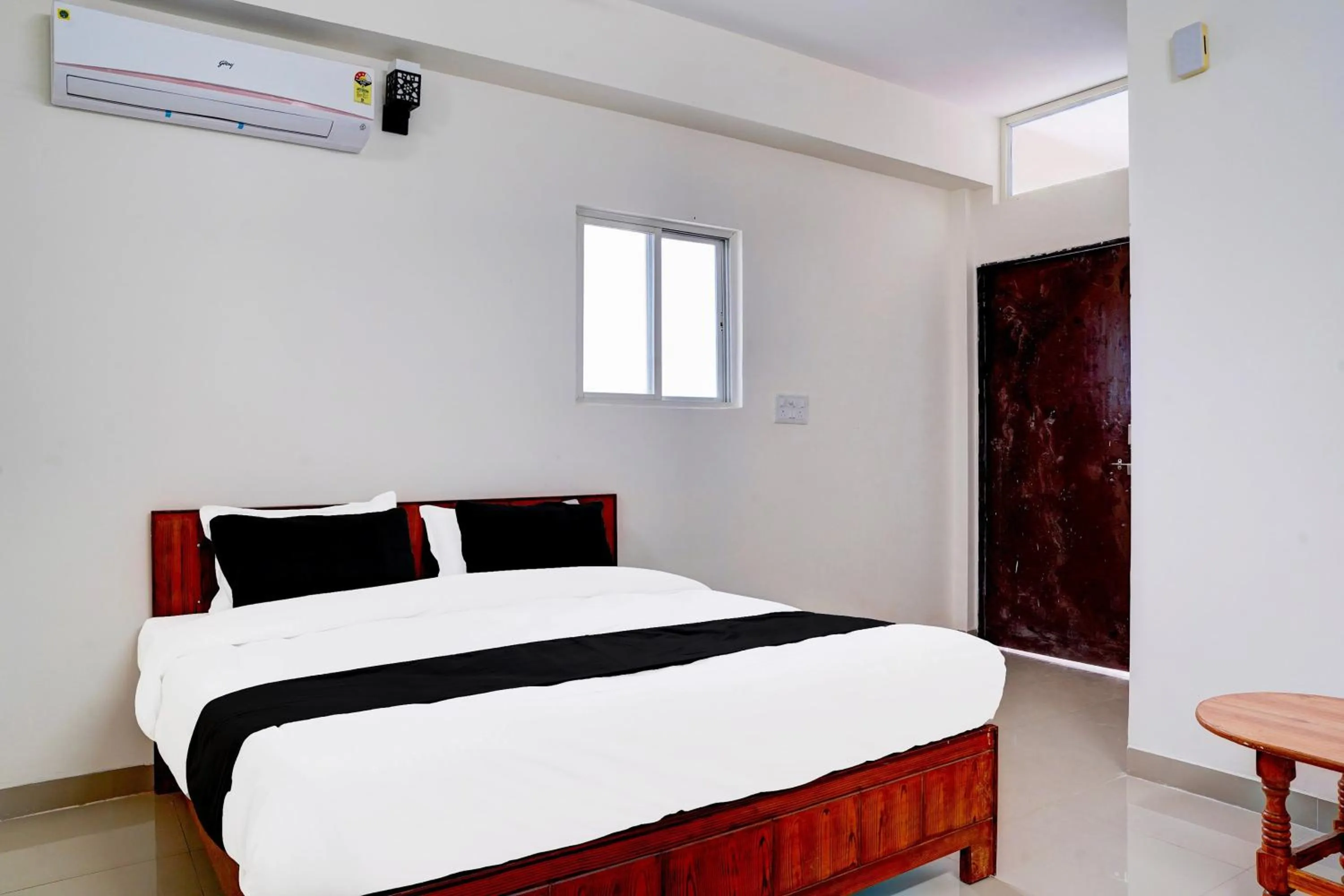 Bedroom, Bed in Super Hotel O MAZENTA PALACE