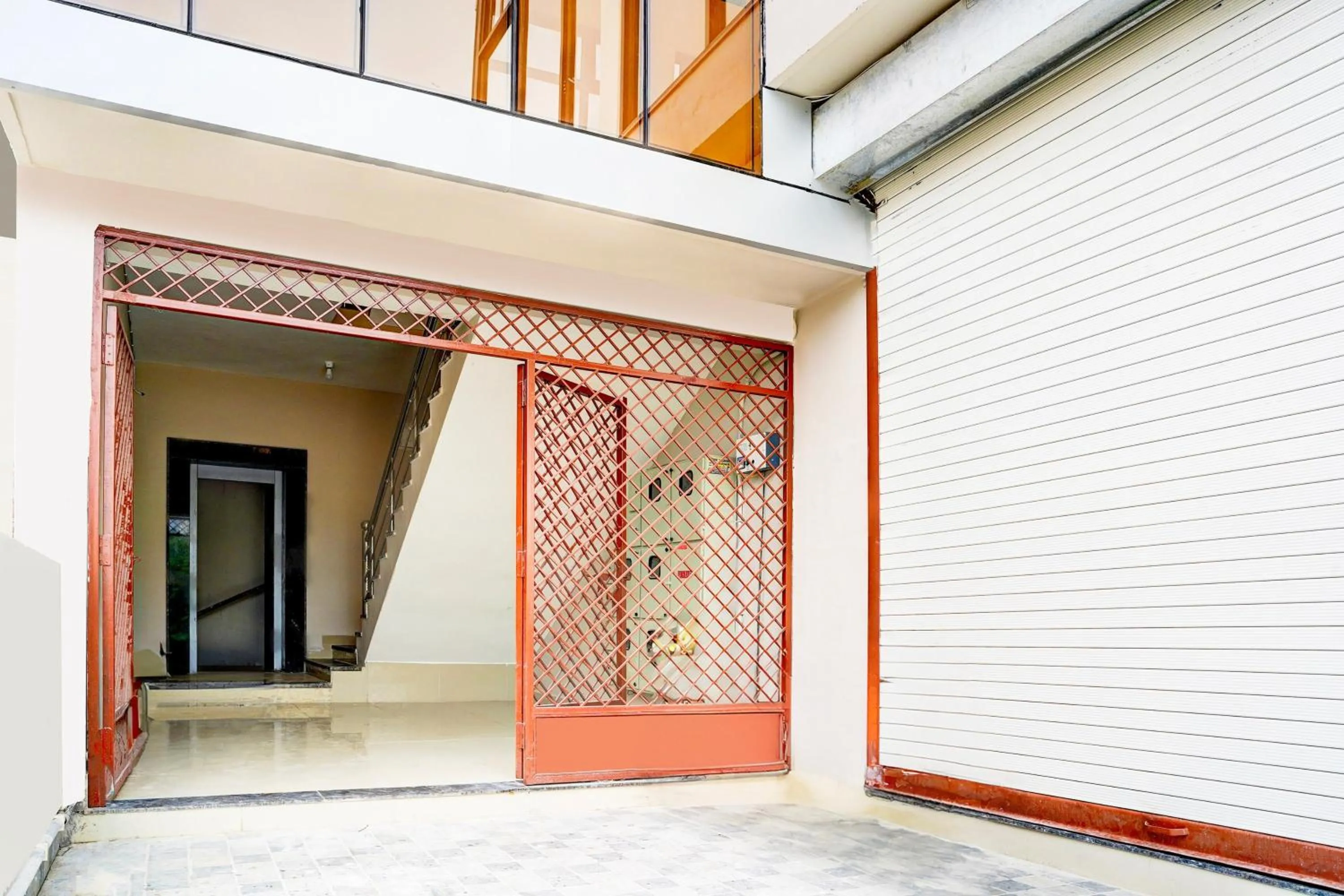 Facade/entrance in Super Hotel O MAZENTA PALACE