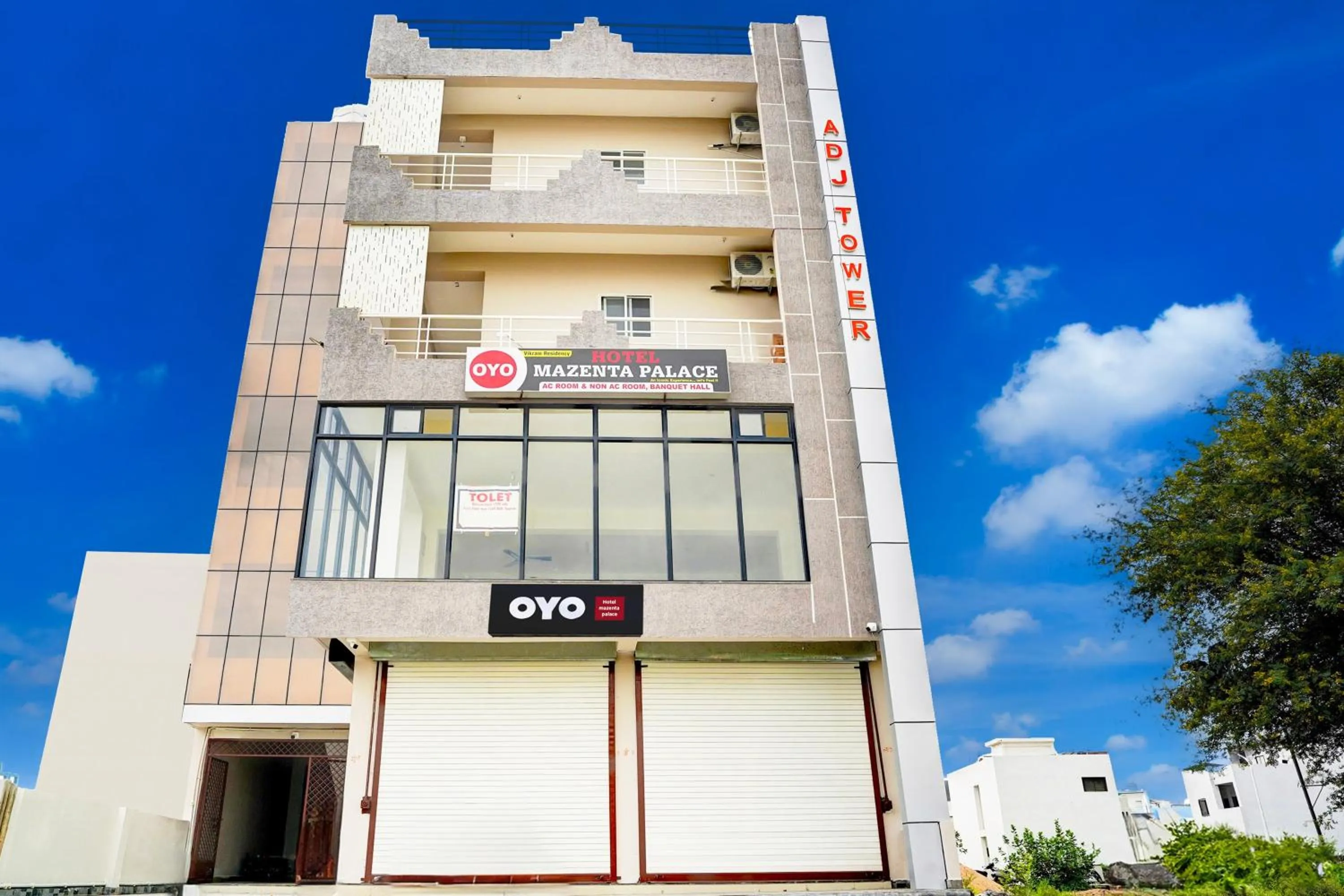 Facade/entrance in Super Hotel O MAZENTA PALACE