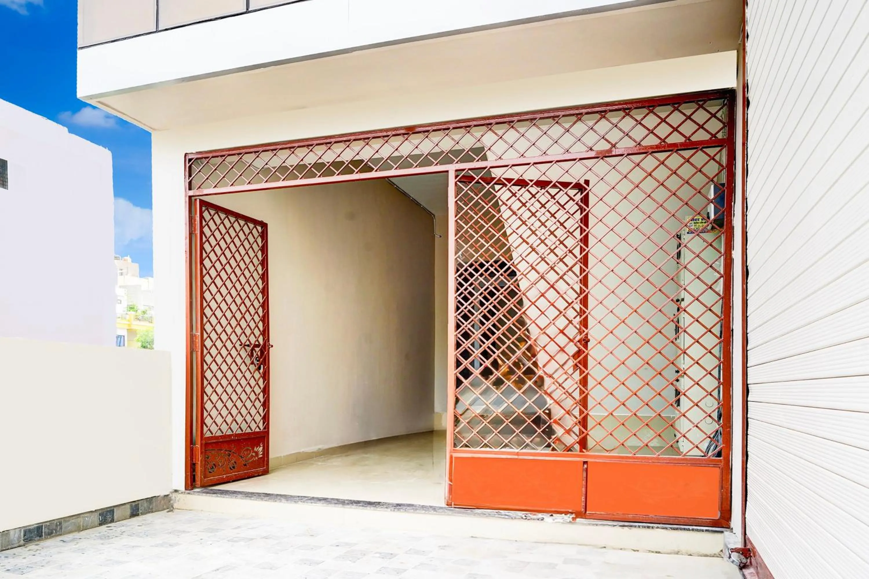 Facade/entrance in Super Hotel O MAZENTA PALACE