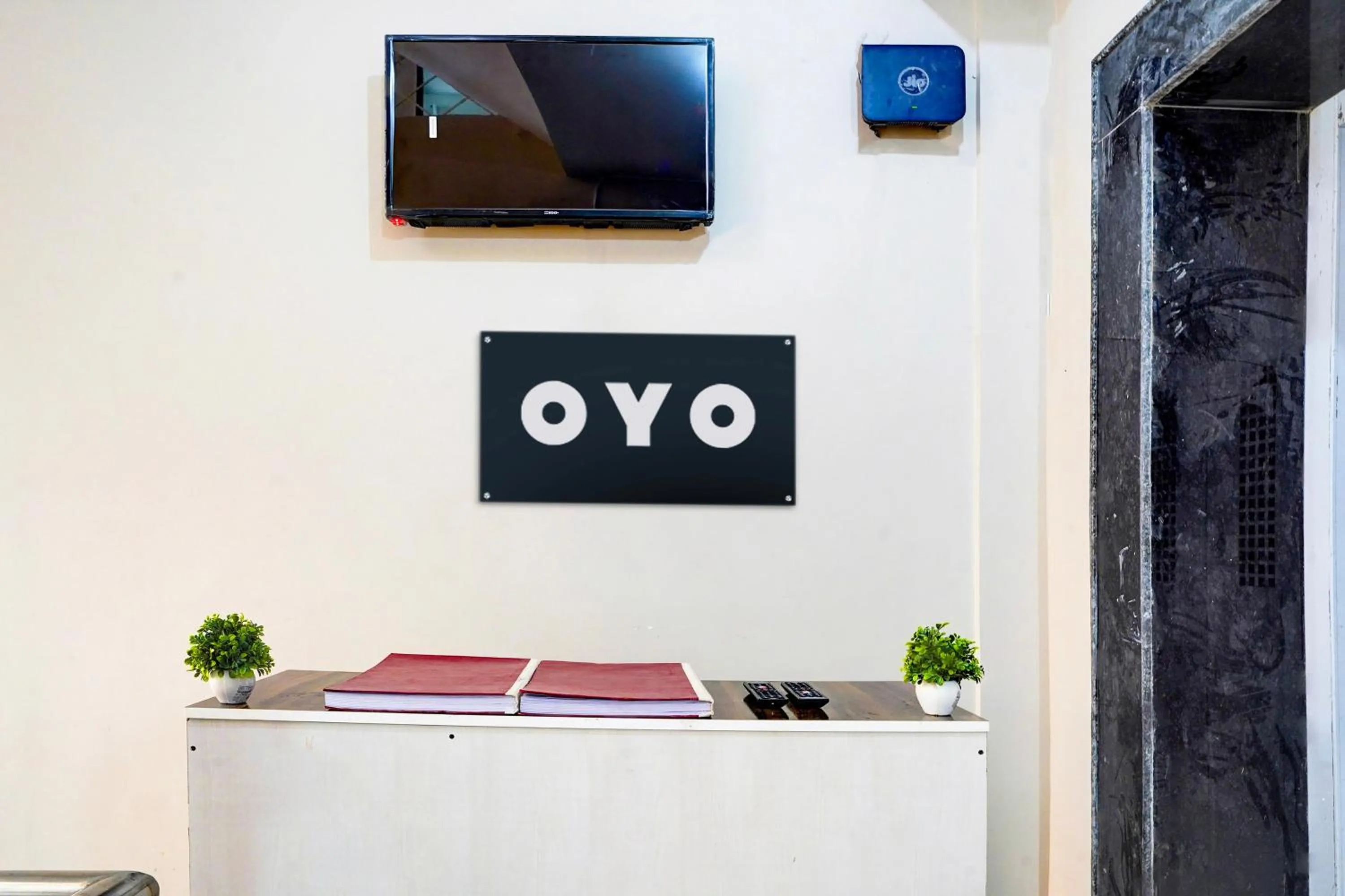 Lobby or reception in Super Hotel O MAZENTA PALACE