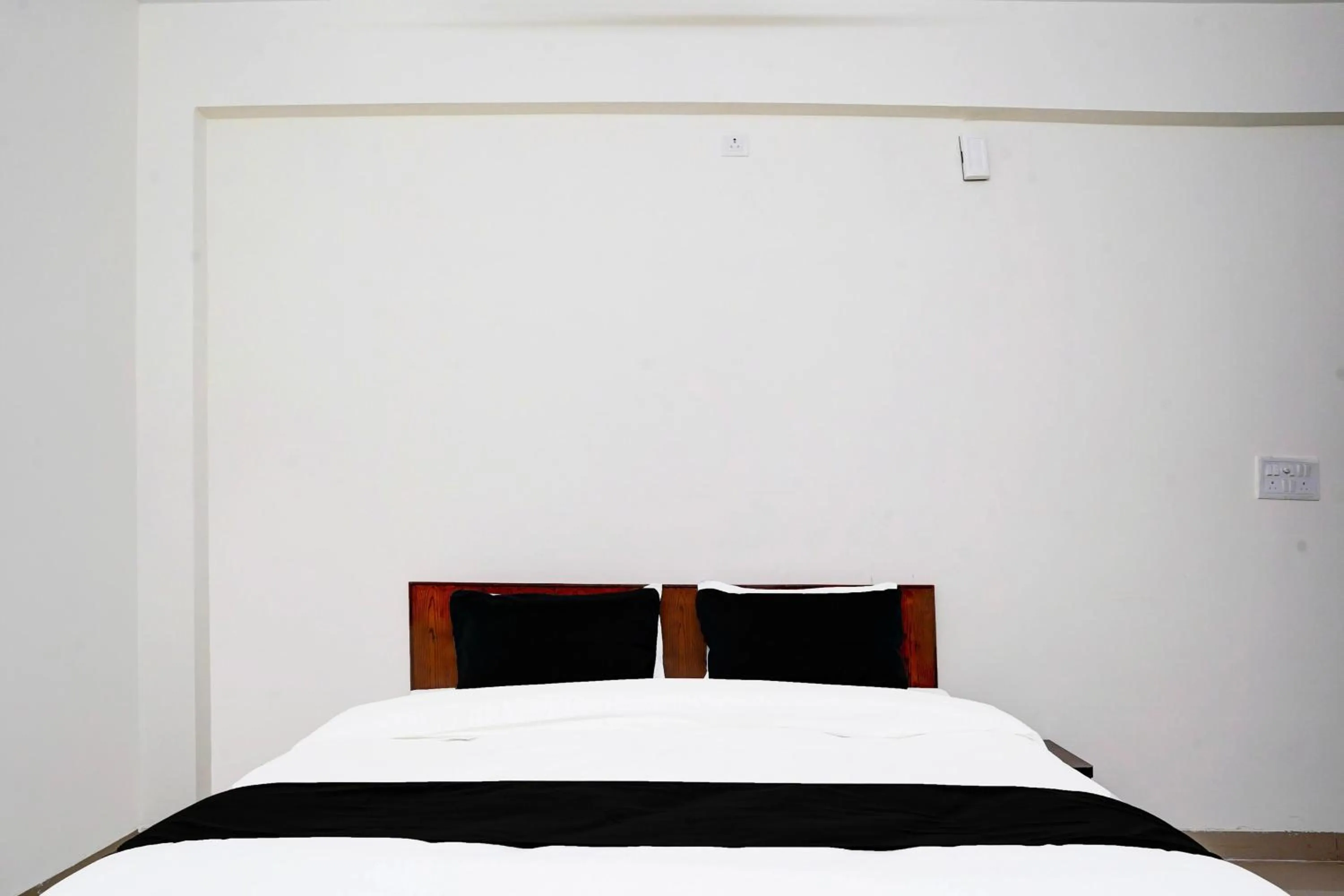 Bedroom, Bed in Super Hotel O MAZENTA PALACE