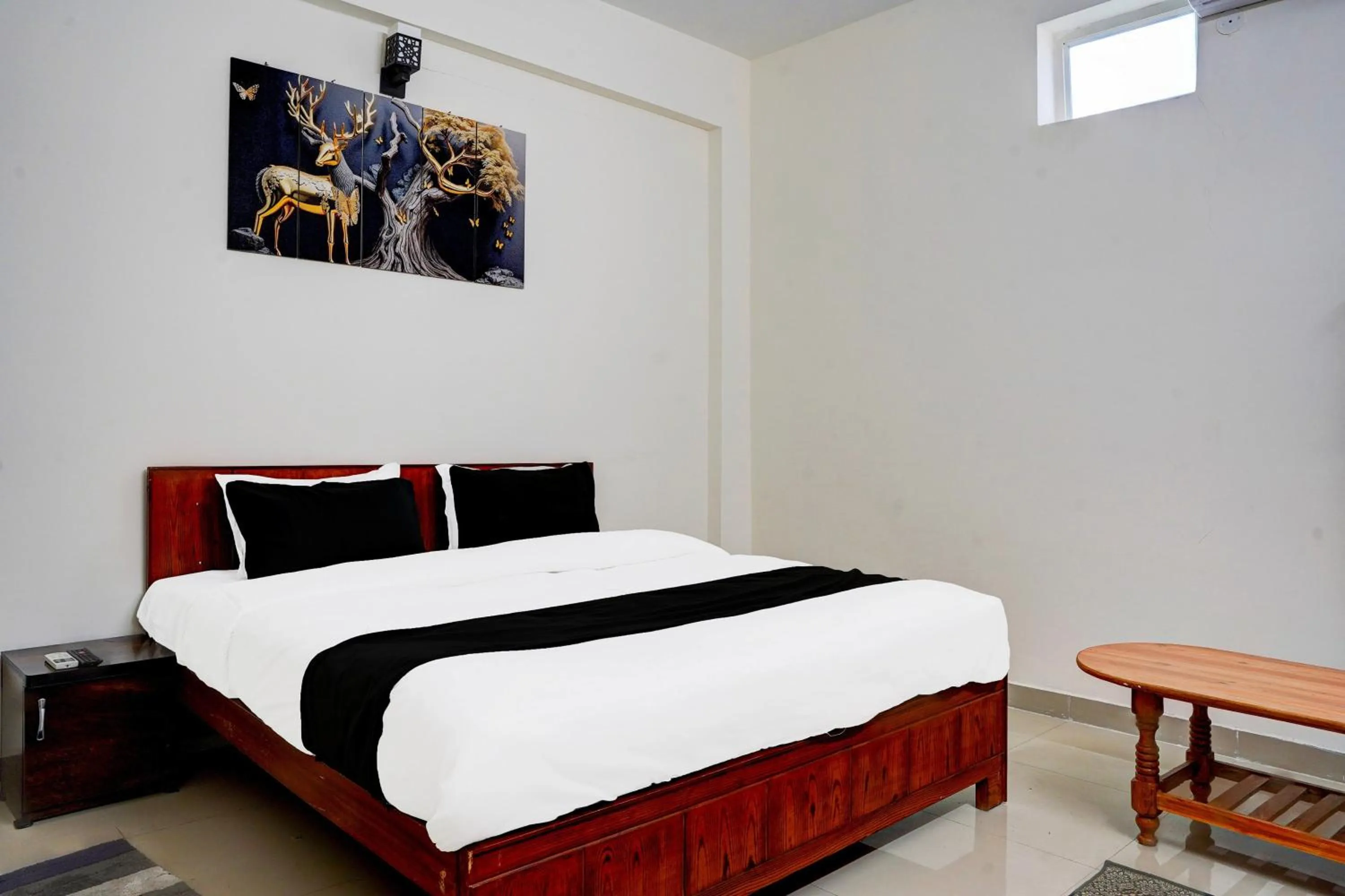 Bedroom, Bed in Hotel O MAZENTA PALACE