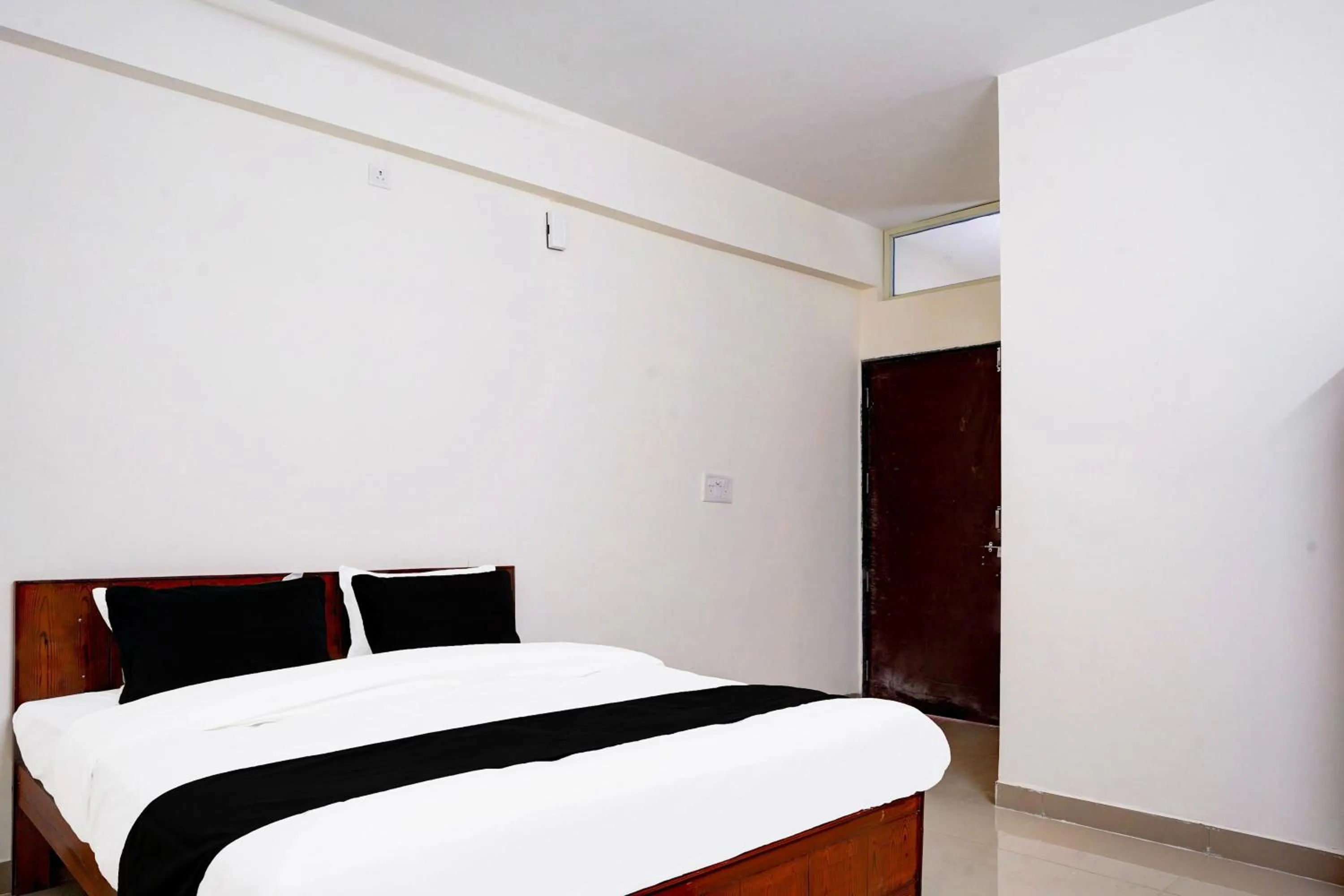 Bedroom, Bed in Super Hotel O MAZENTA PALACE