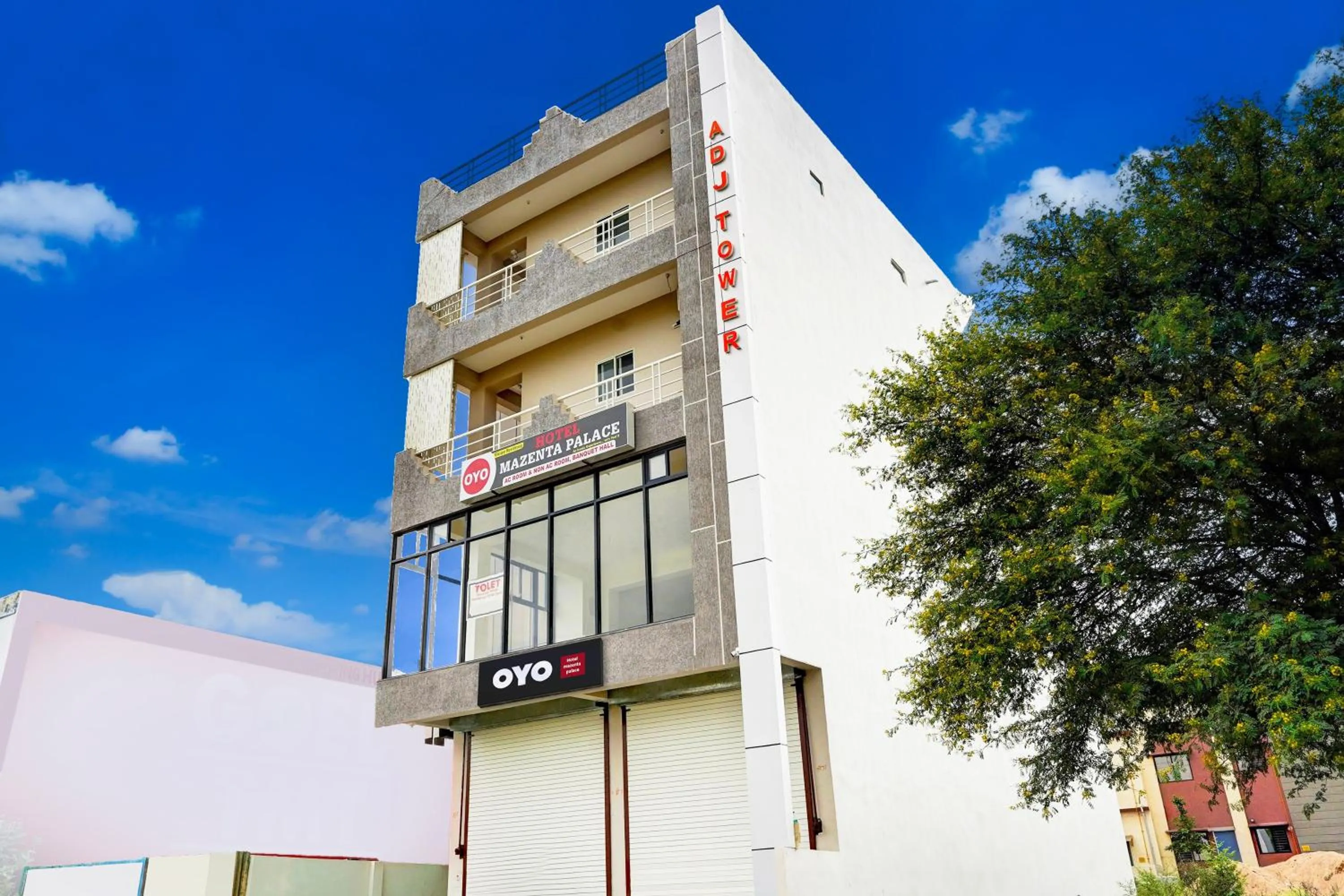 Facade/entrance in Hotel O MAZENTA PALACE