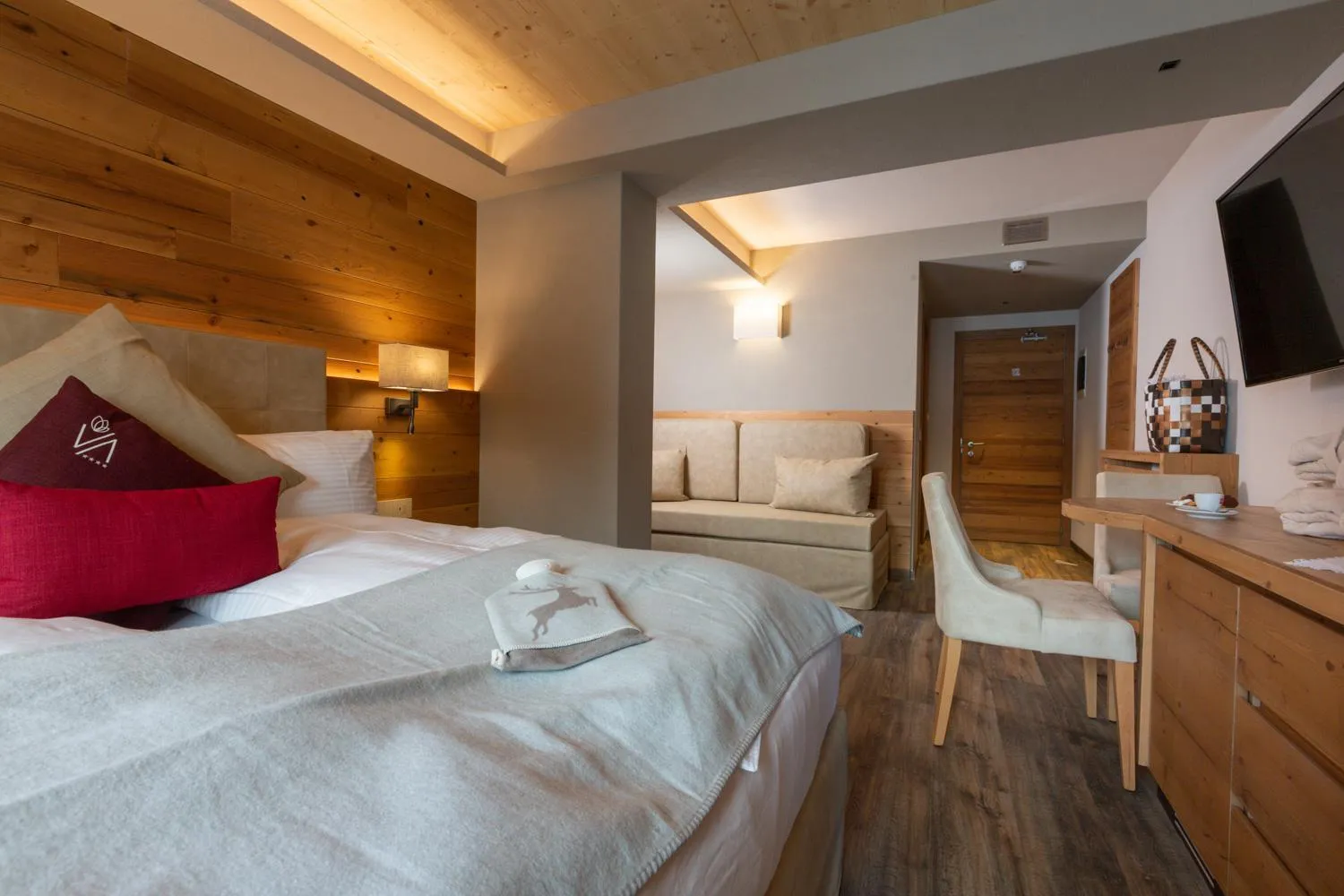 Photo of the whole room, Bed in Mont Chalet Nevada - Hotel & Spa