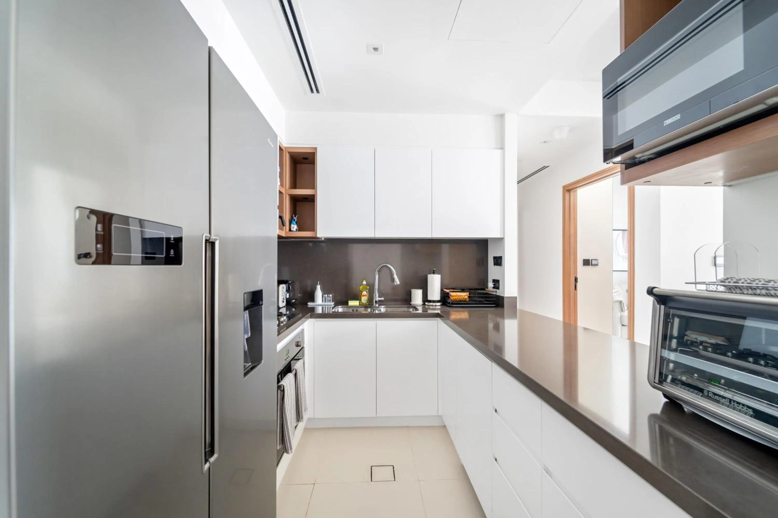 Kitchen or kitchenette in Silkhaus Chic 1BDR with 1 Study Room in Dubai Marina