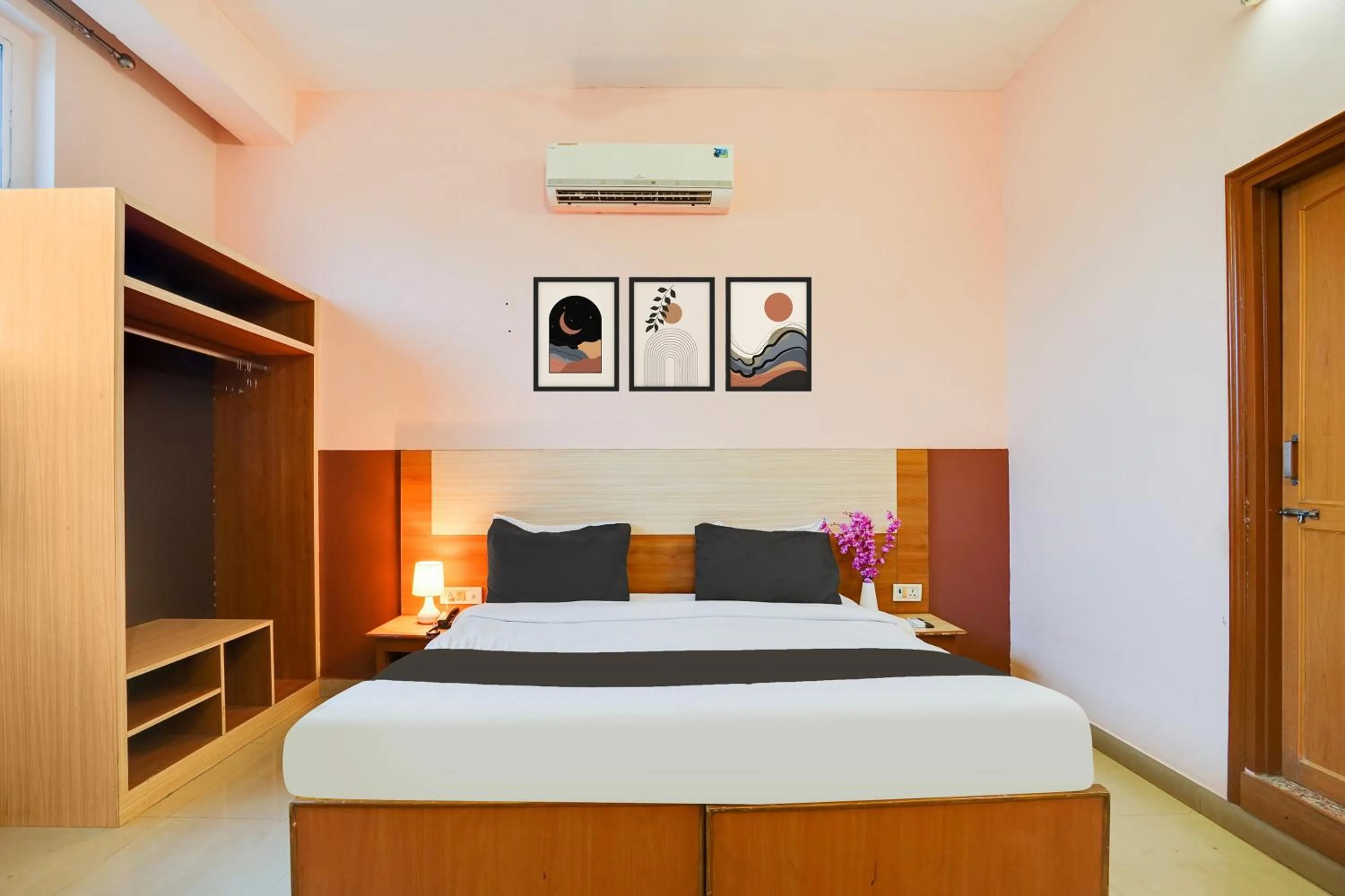 Bedroom in Hotel O JLN Marg Malviya Nagar Formerly Hotel Braj Haveli