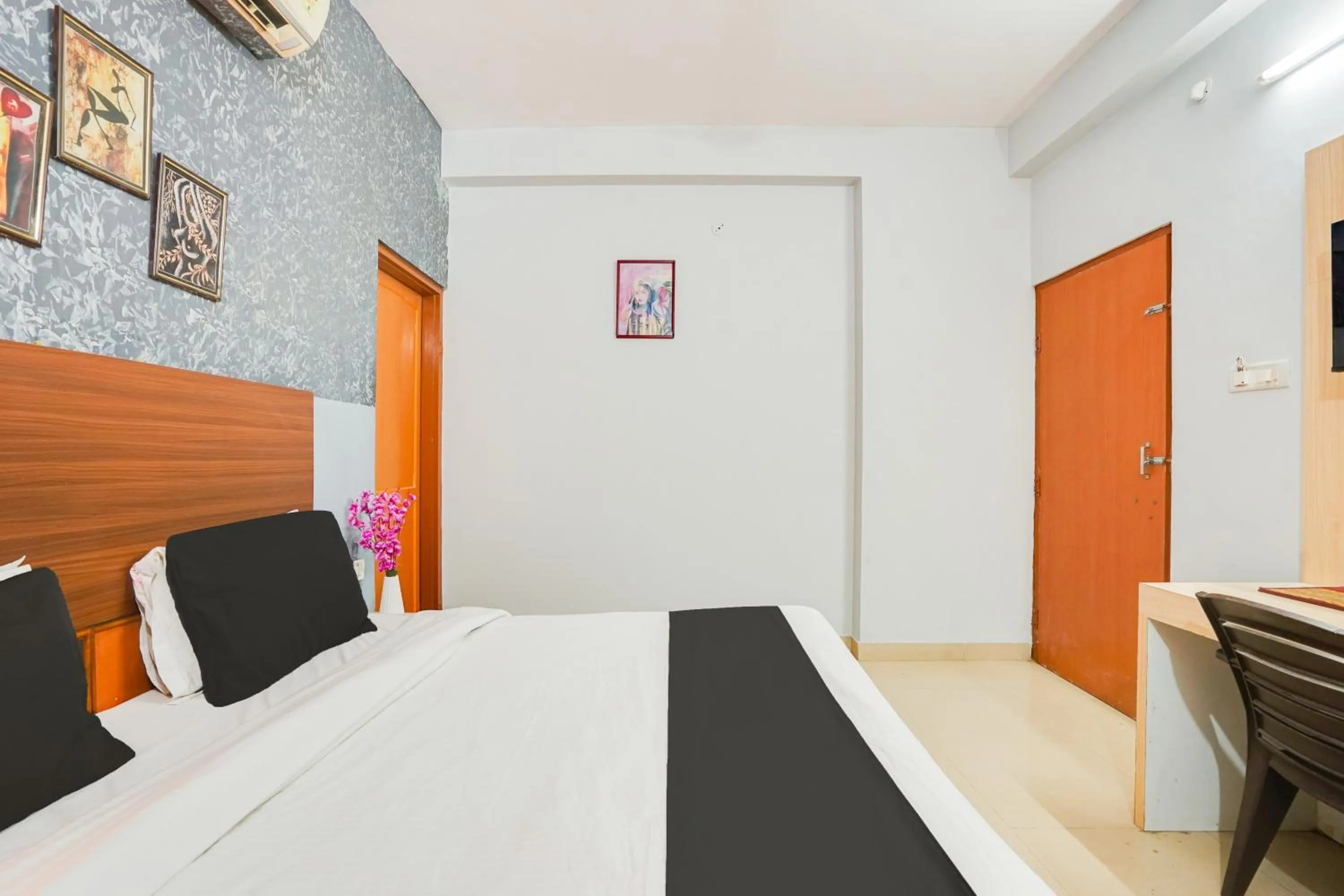 Bedroom in Hotel O JLN Marg Malviya Nagar Formerly Hotel Braj Haveli