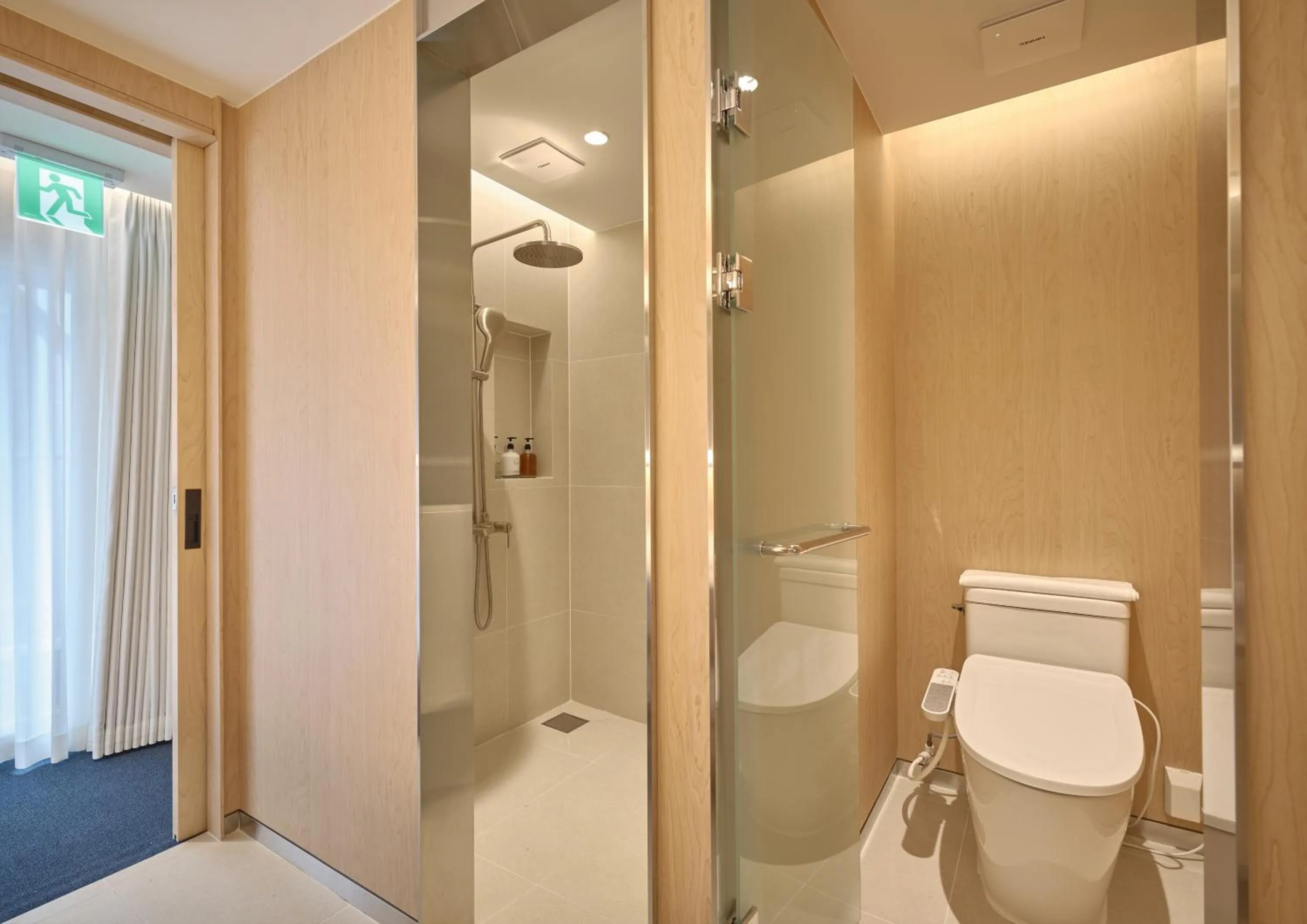 Shower in UH Suite The Gangnam