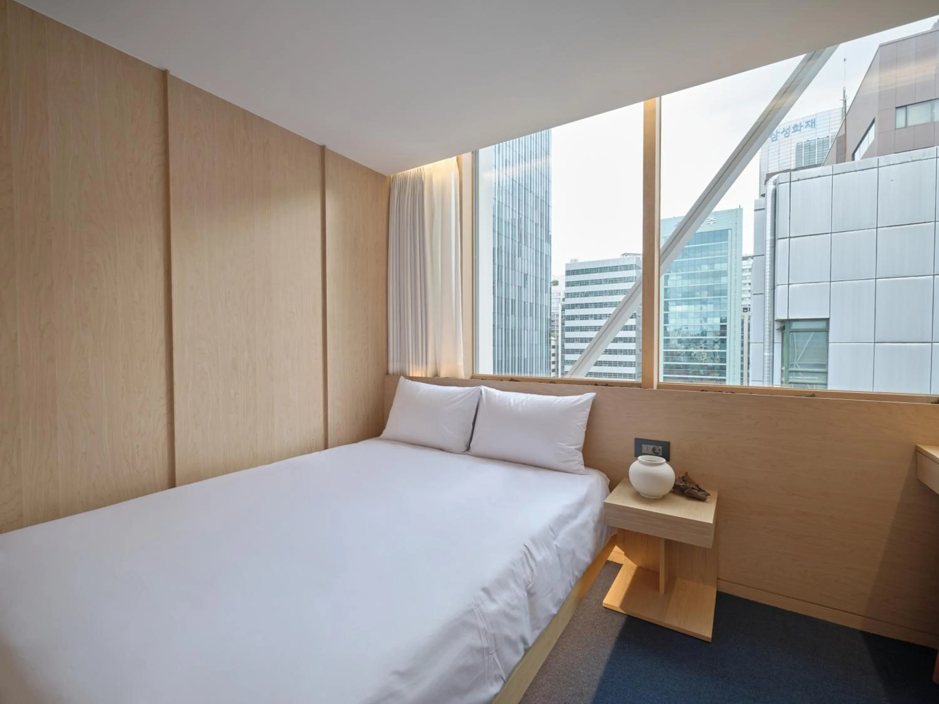 Bed in UH Suite The Gangnam