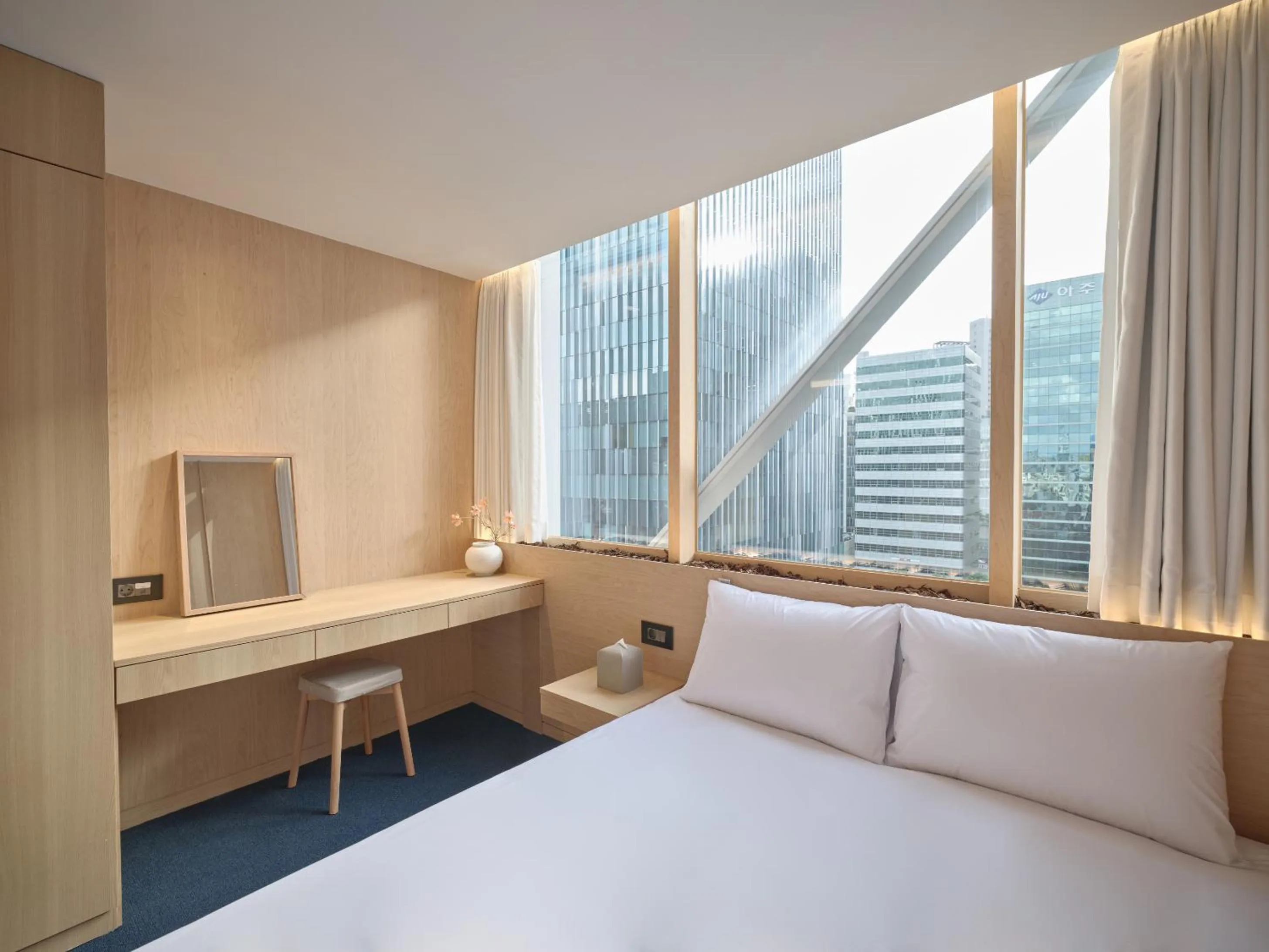 Bed in UH Suite The Gangnam