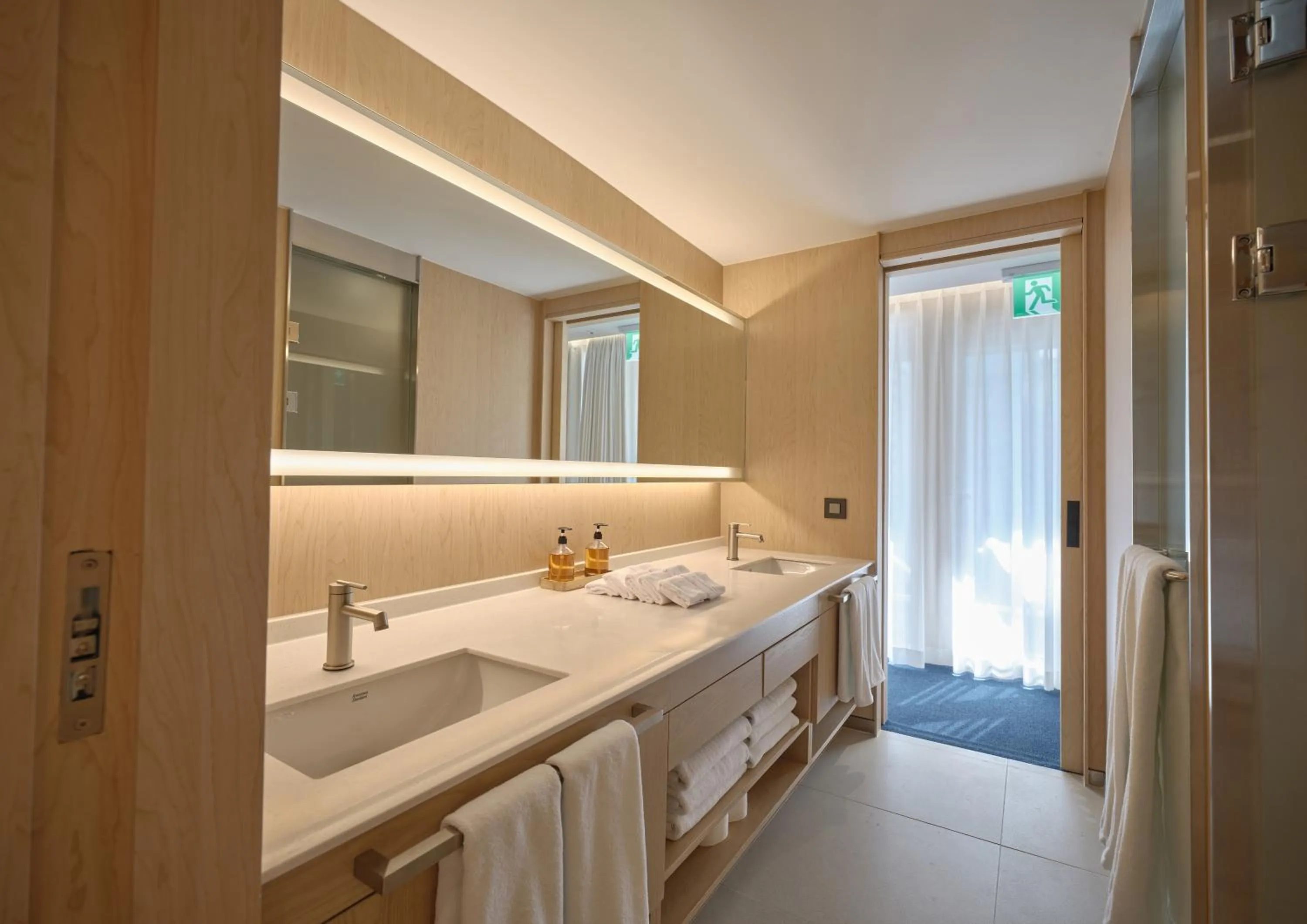 Bathroom, Bed in UH Suite The Gangnam
