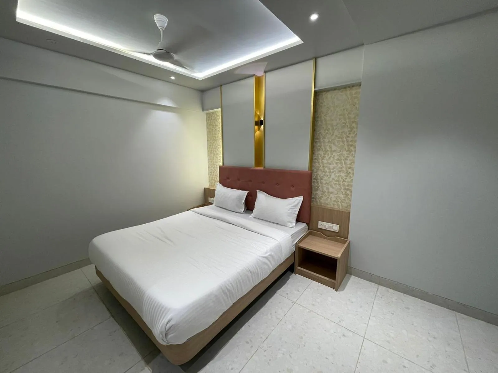 Bed in Hotel The West Coast