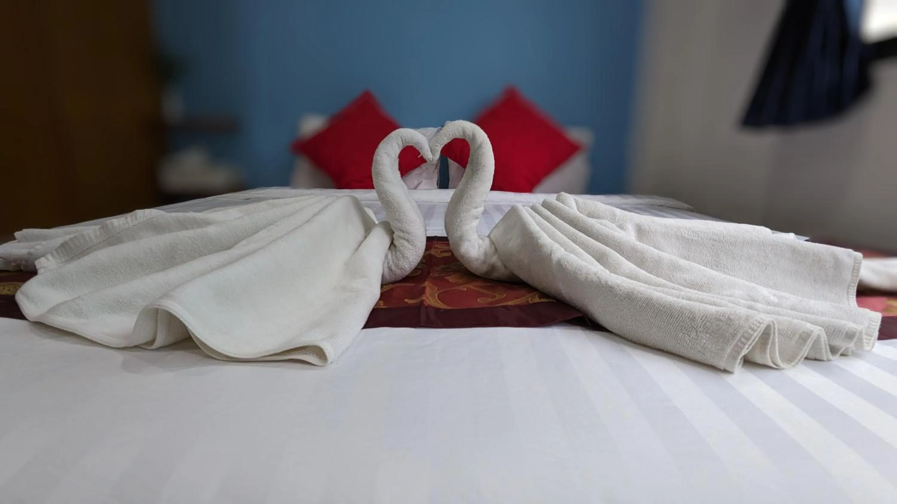 towels, Bed in Heaven House Restro & Bar