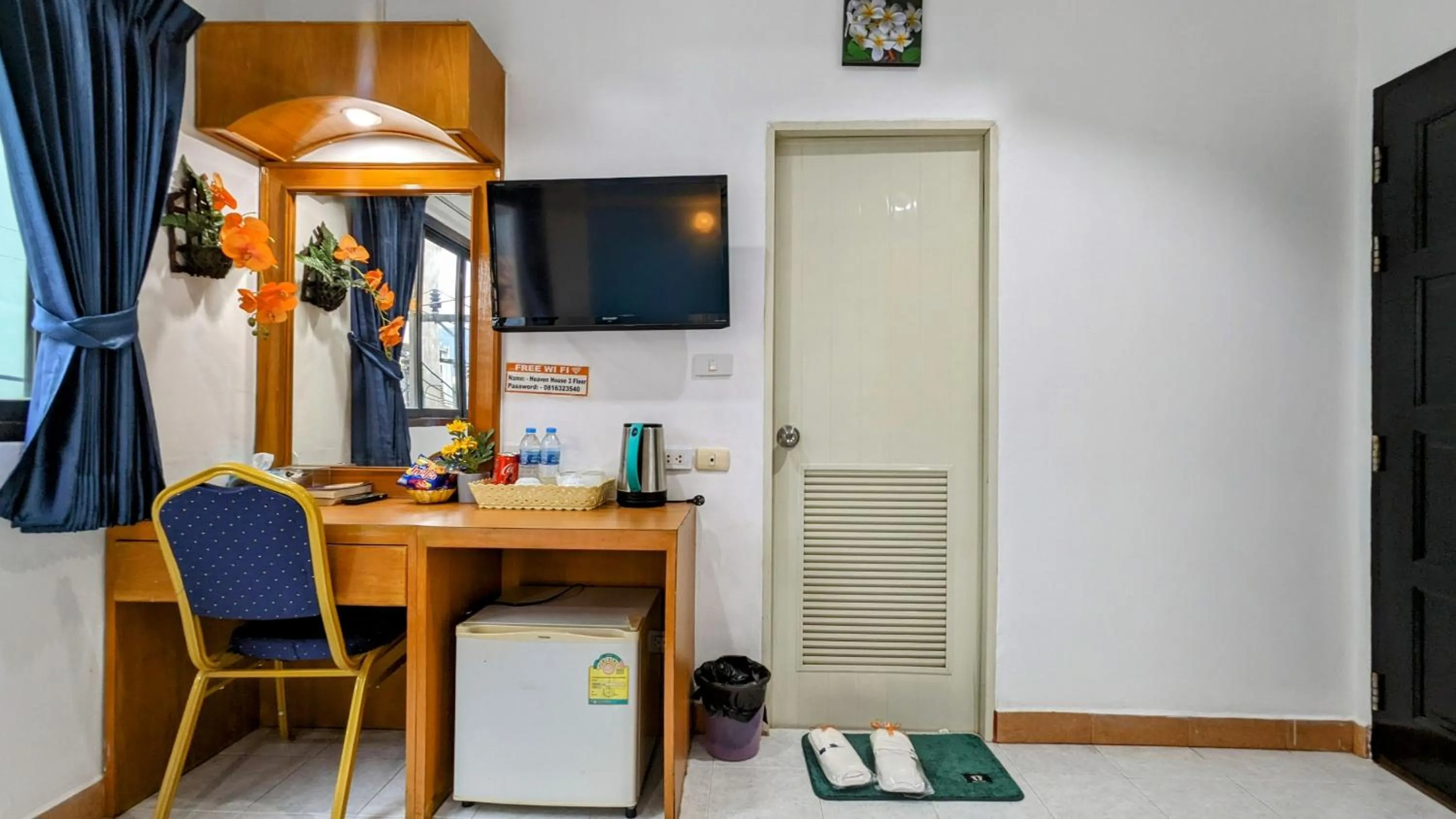 TV and multimedia in Heaven House Restro & Bar