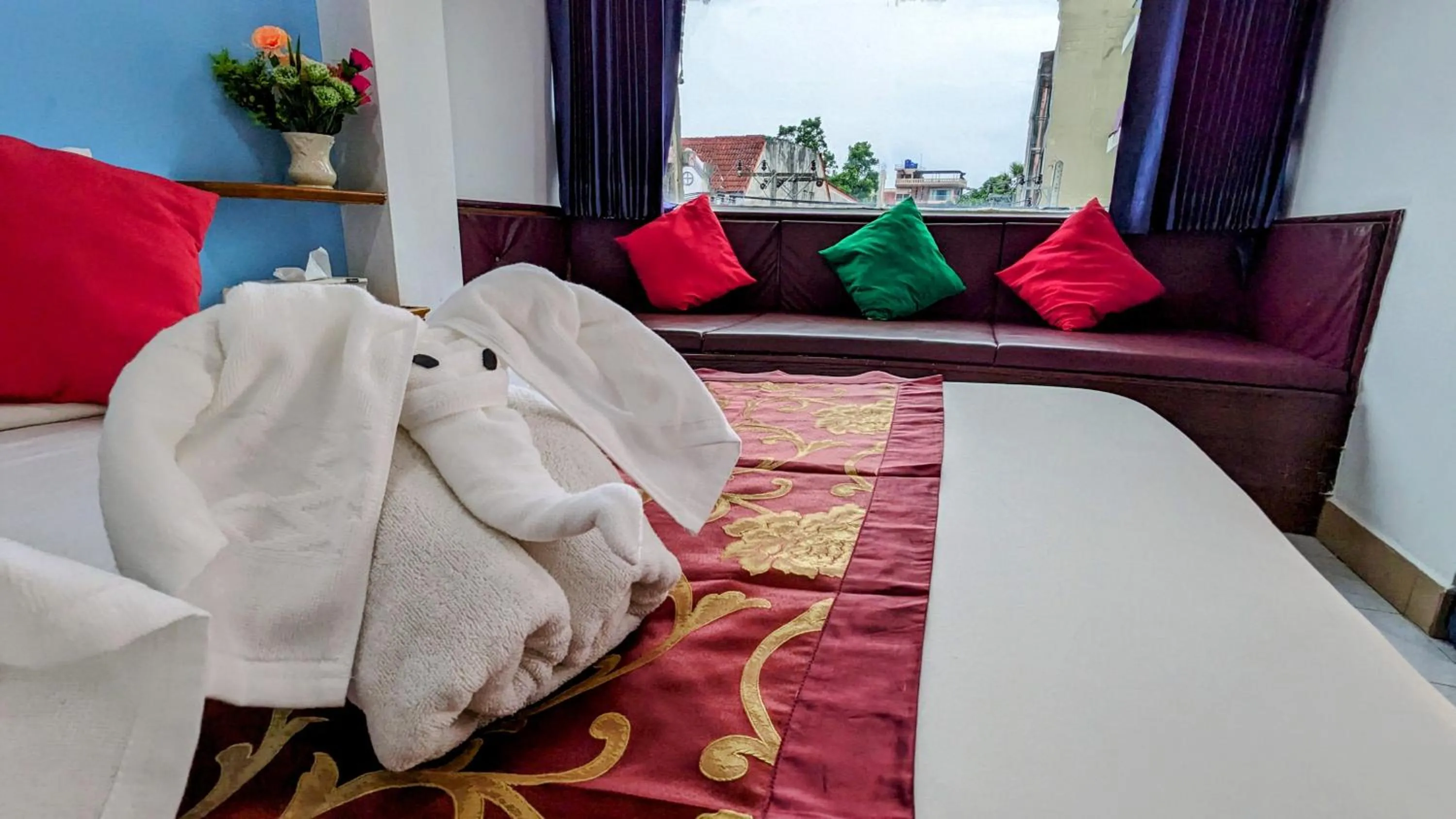 towels, Bed in Heaven House Restro & Bar