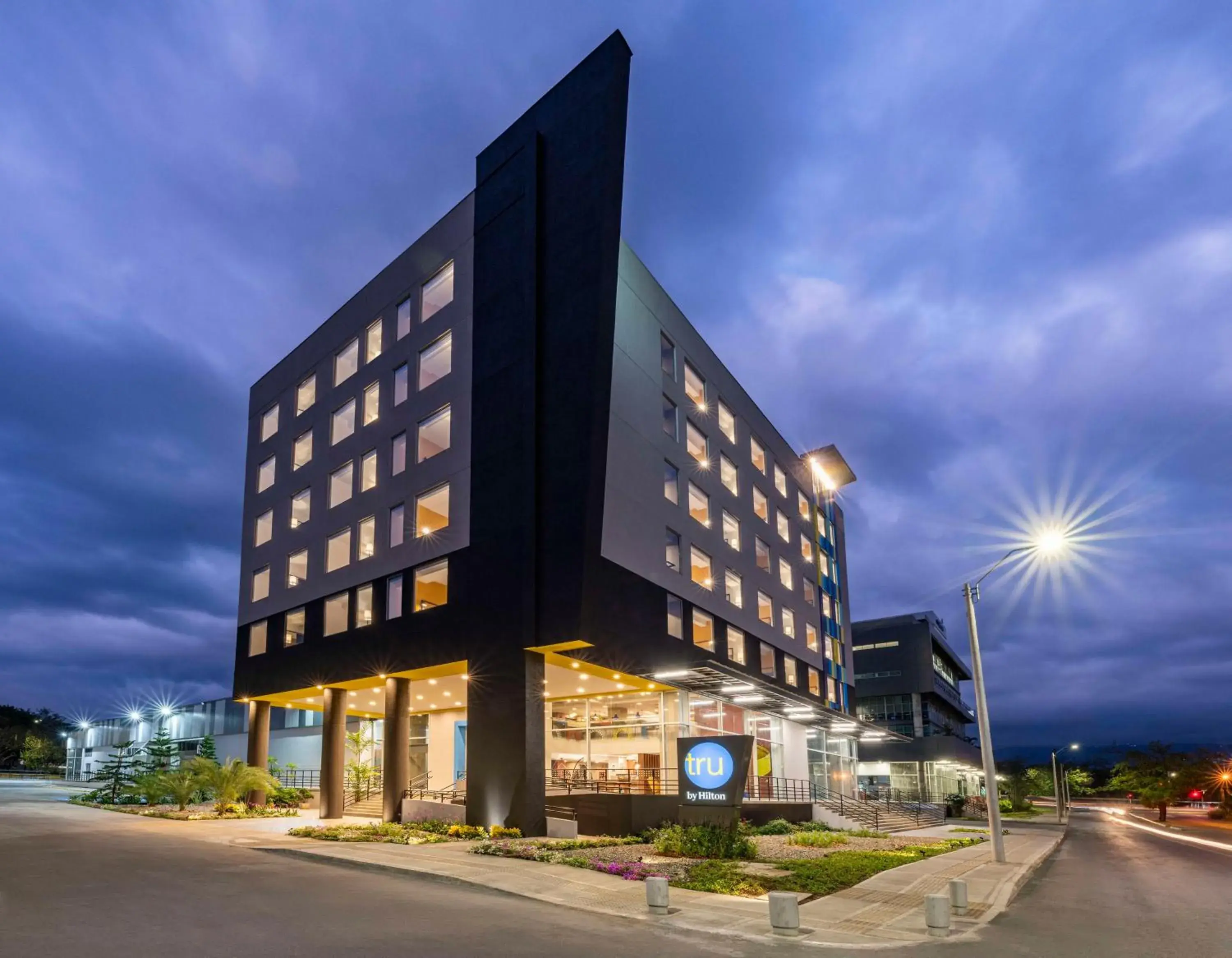 Property building in Tru By Hilton Cali Sur Property building in Tru By Hilton Cali Sur