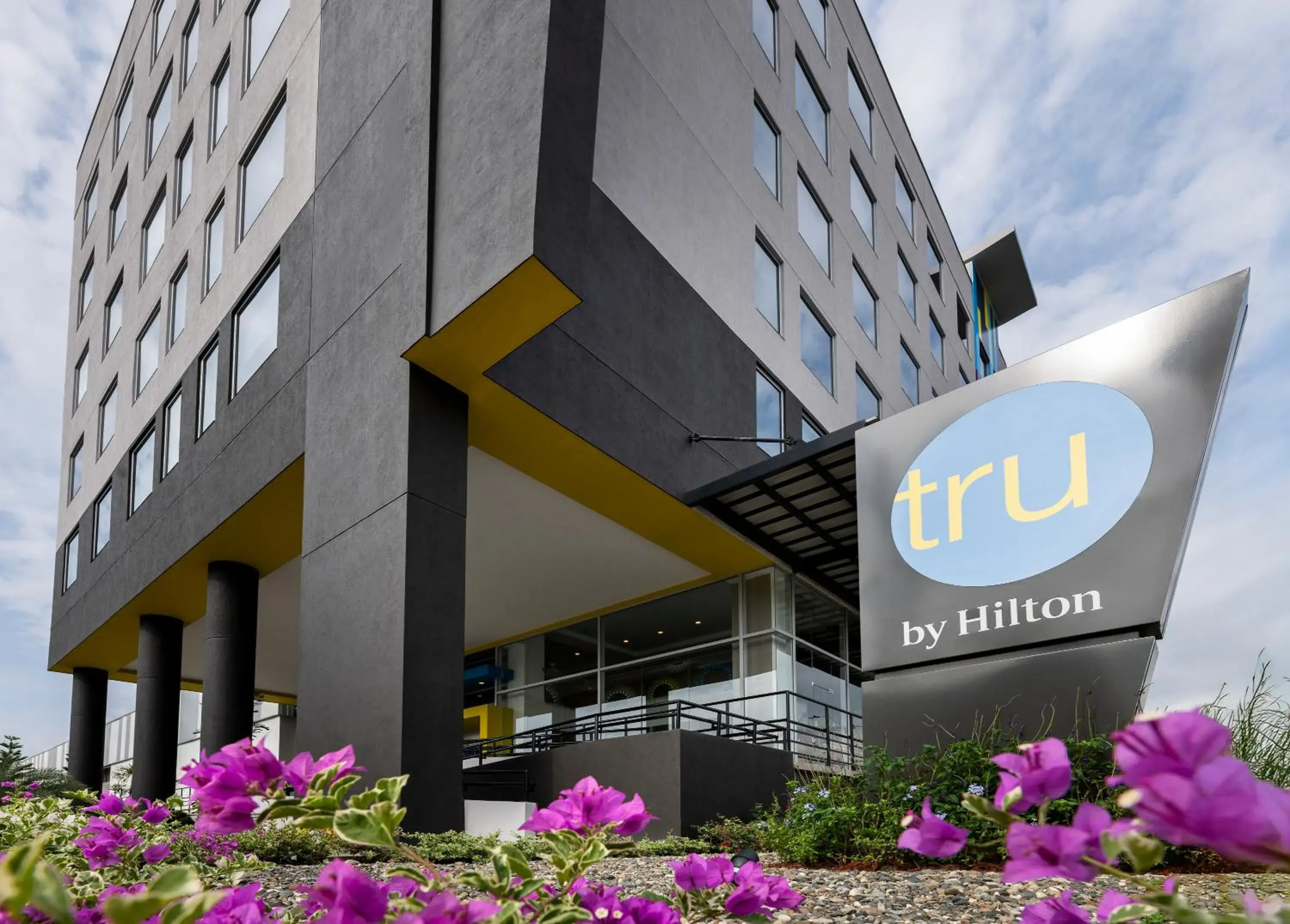 Property building in Tru By Hilton Cali Sur Property building in Tru By Hilton Cali Sur
