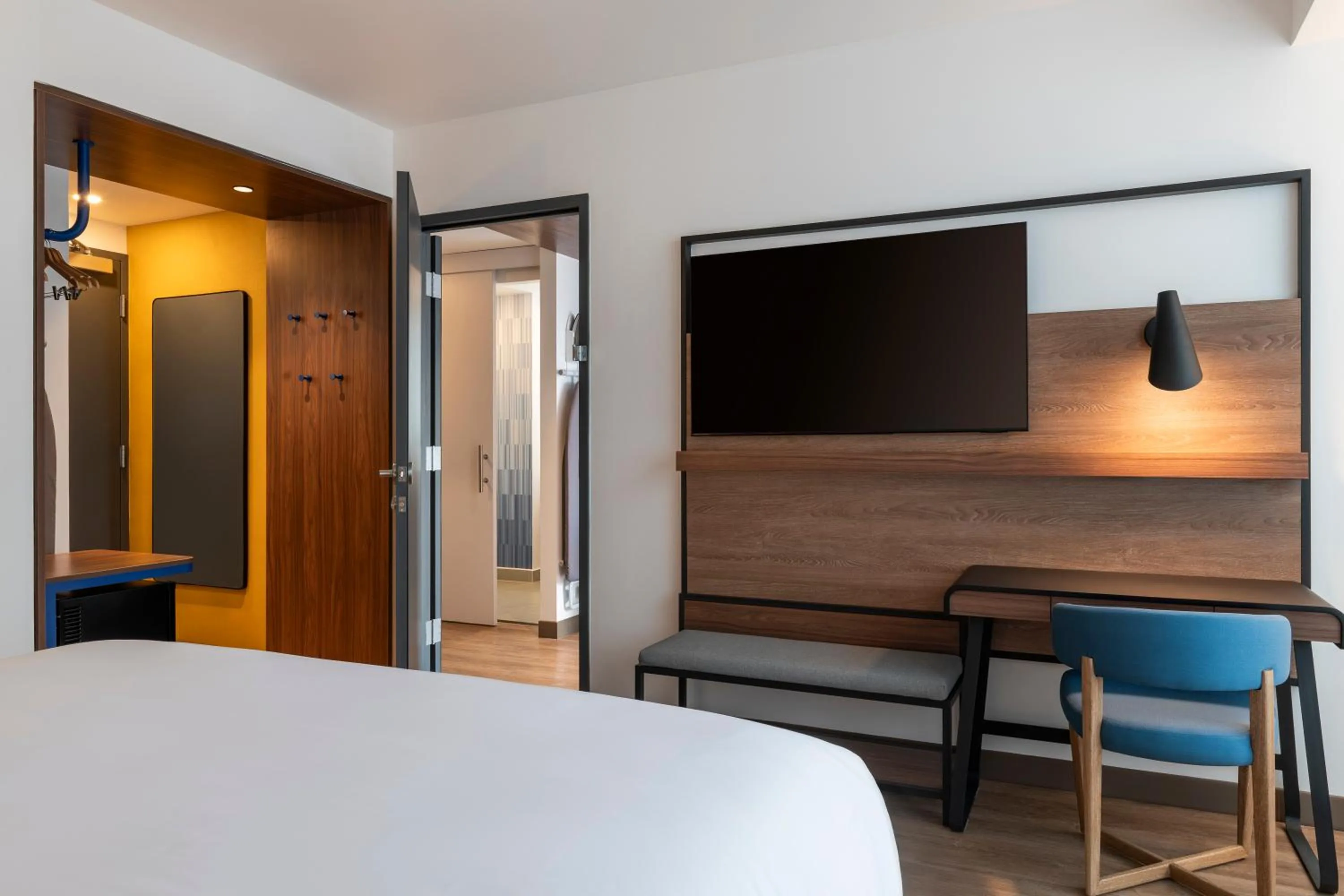 TV and multimedia, Bed in Tru By Hilton Cali Sur