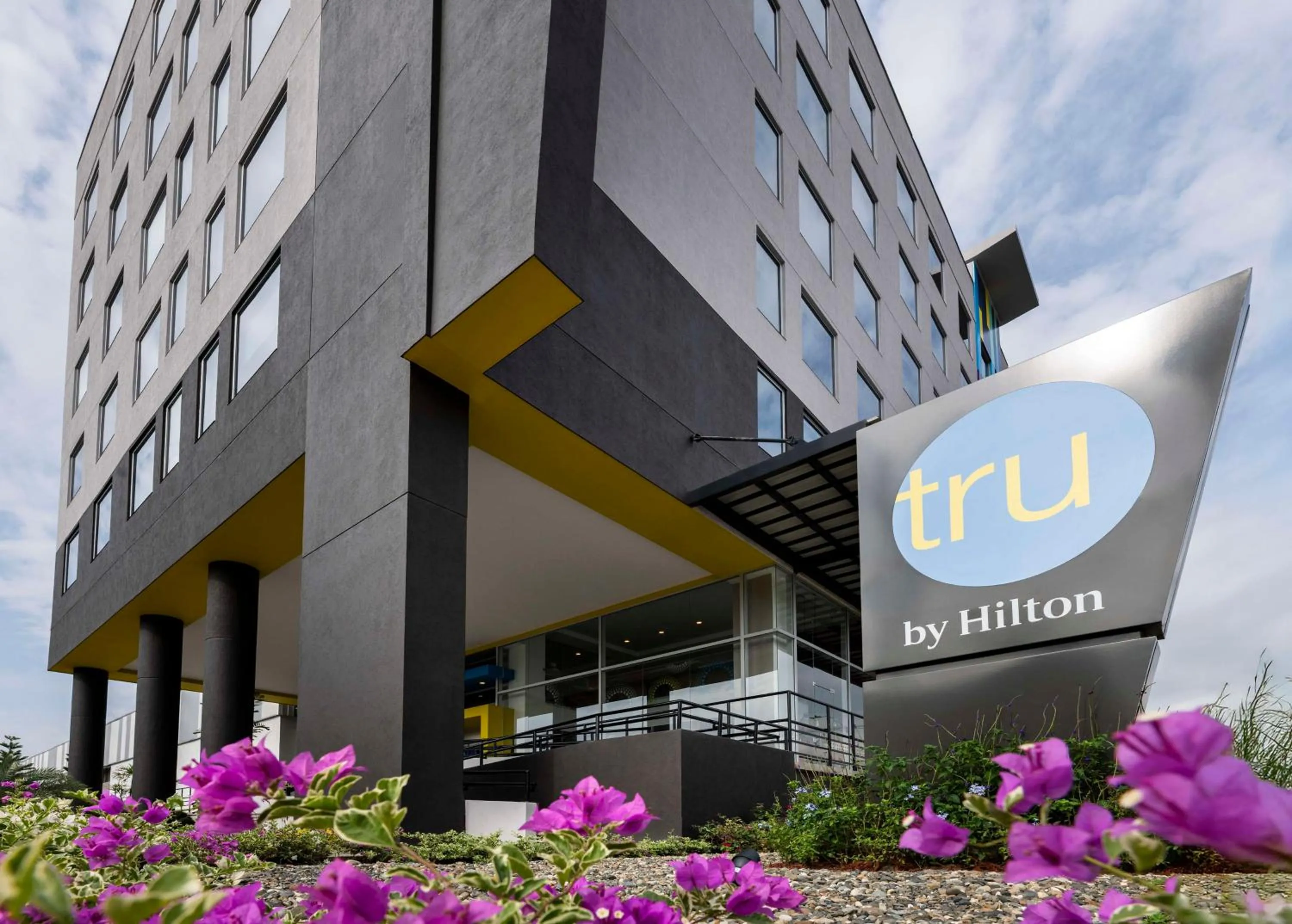 Property building in Tru By Hilton Cali Sur
