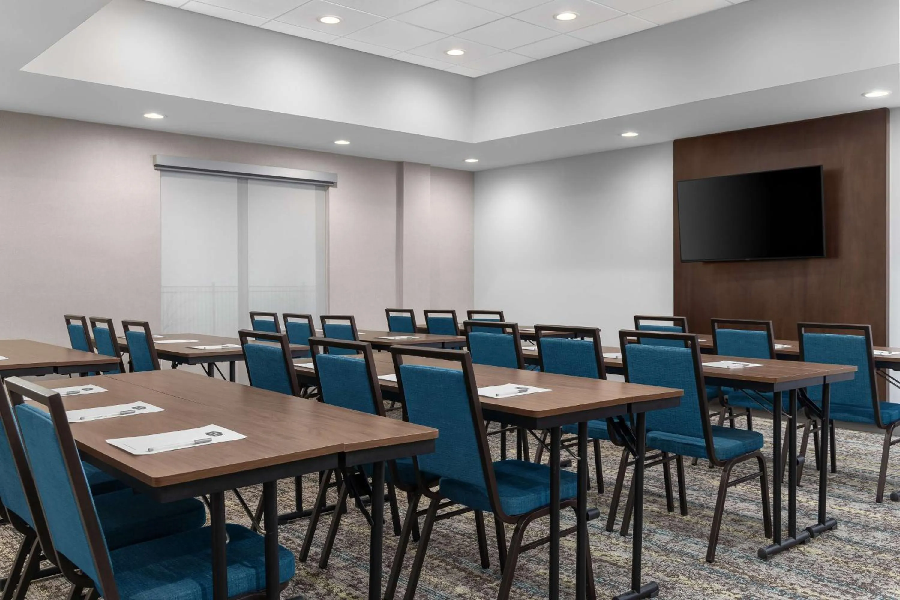 Meeting/conference room in Hampton Inn & Suites Orangeville, On