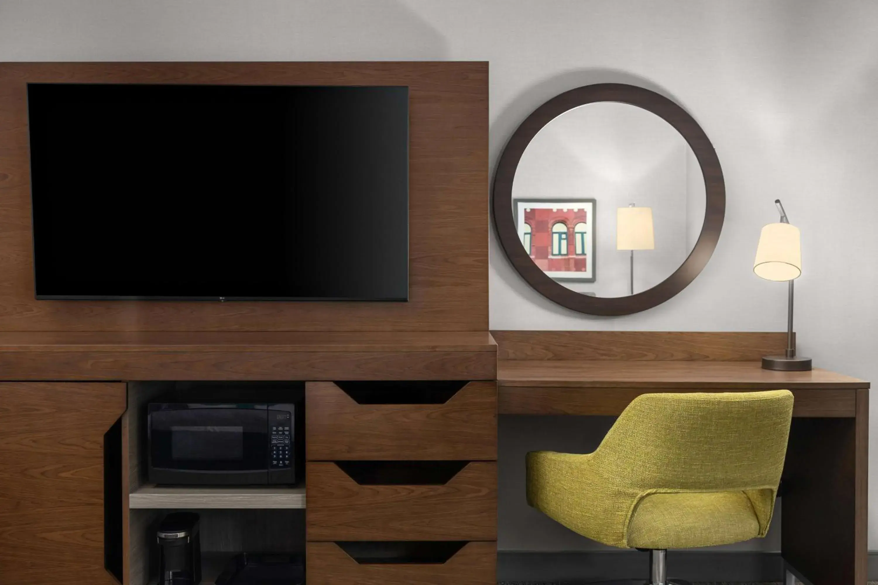 Queen Room with Two Queen Beds in Hampton Inn & Suites Orangeville, On Queen Room with Two Queen Beds in Hampton Inn & Suites Orangeville, On