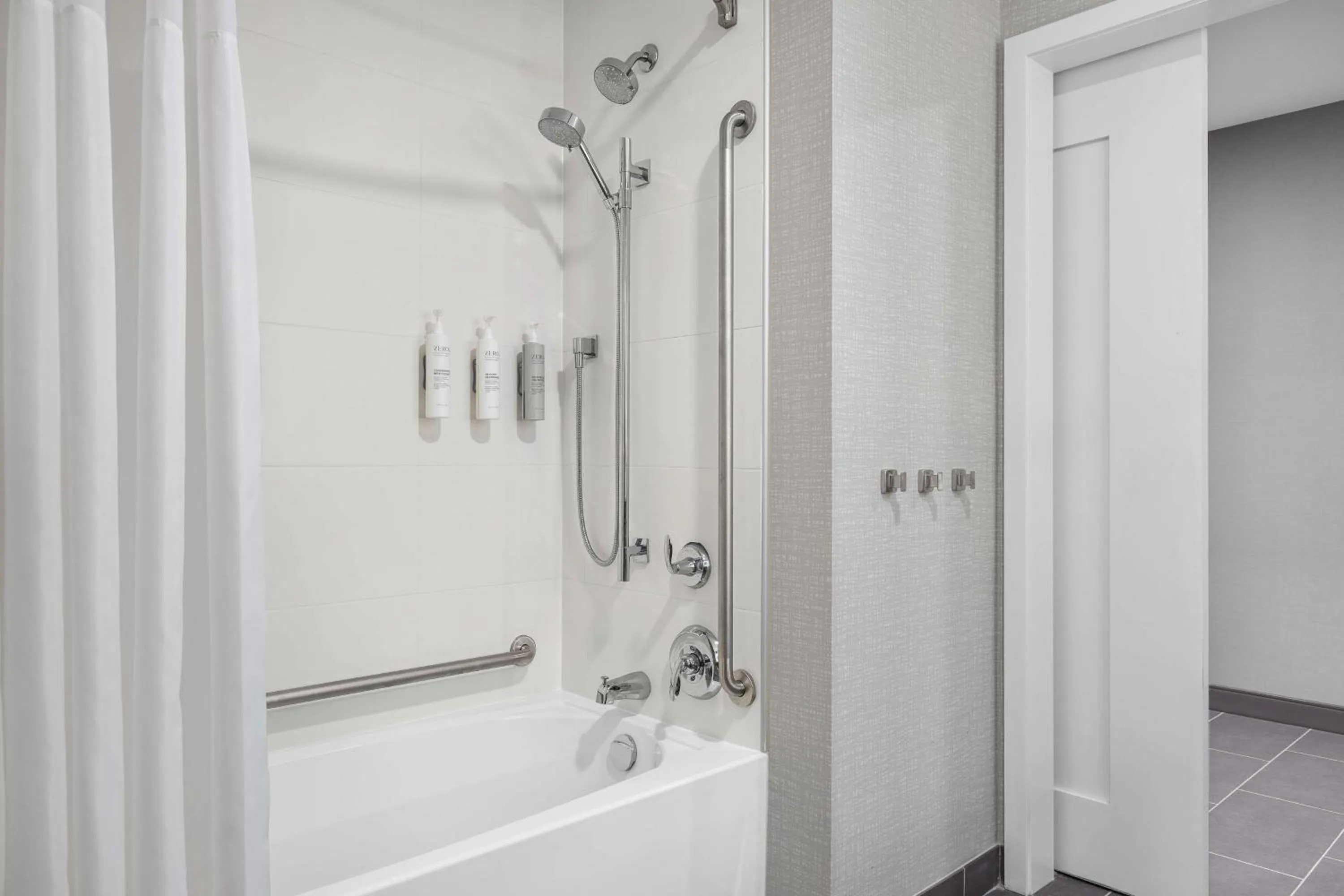 Bathroom in Hampton Inn & Suites Orangeville, On