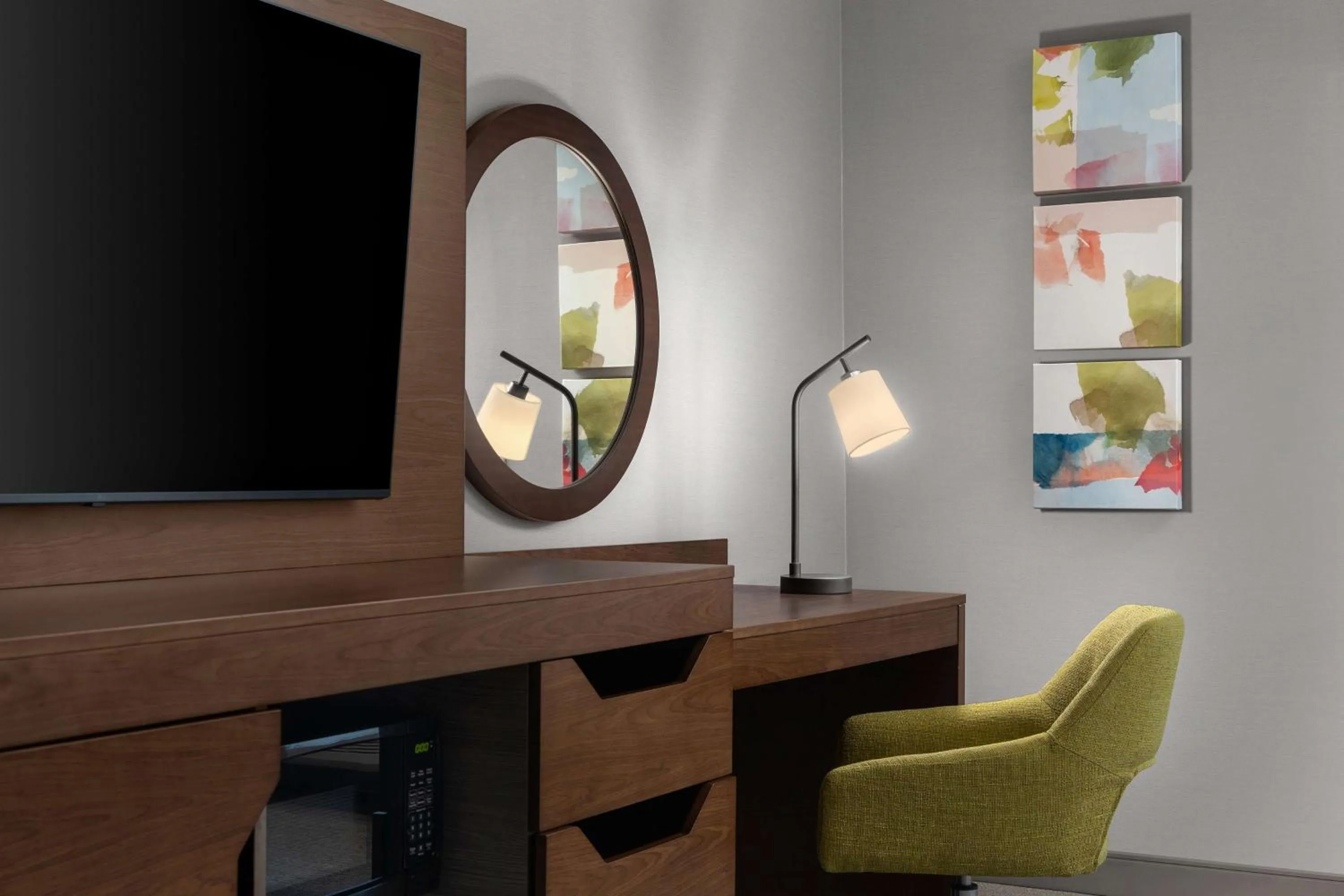 Bedroom in Hampton Inn & Suites Orangeville, On