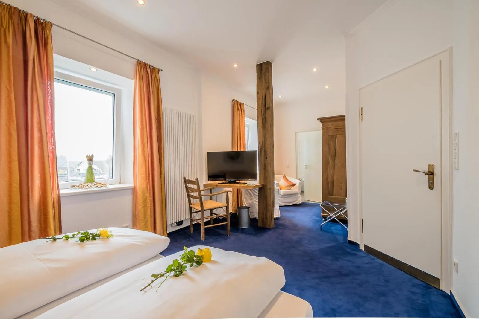 Communal lounge/ TV room, Bed in Posthotel Monegro