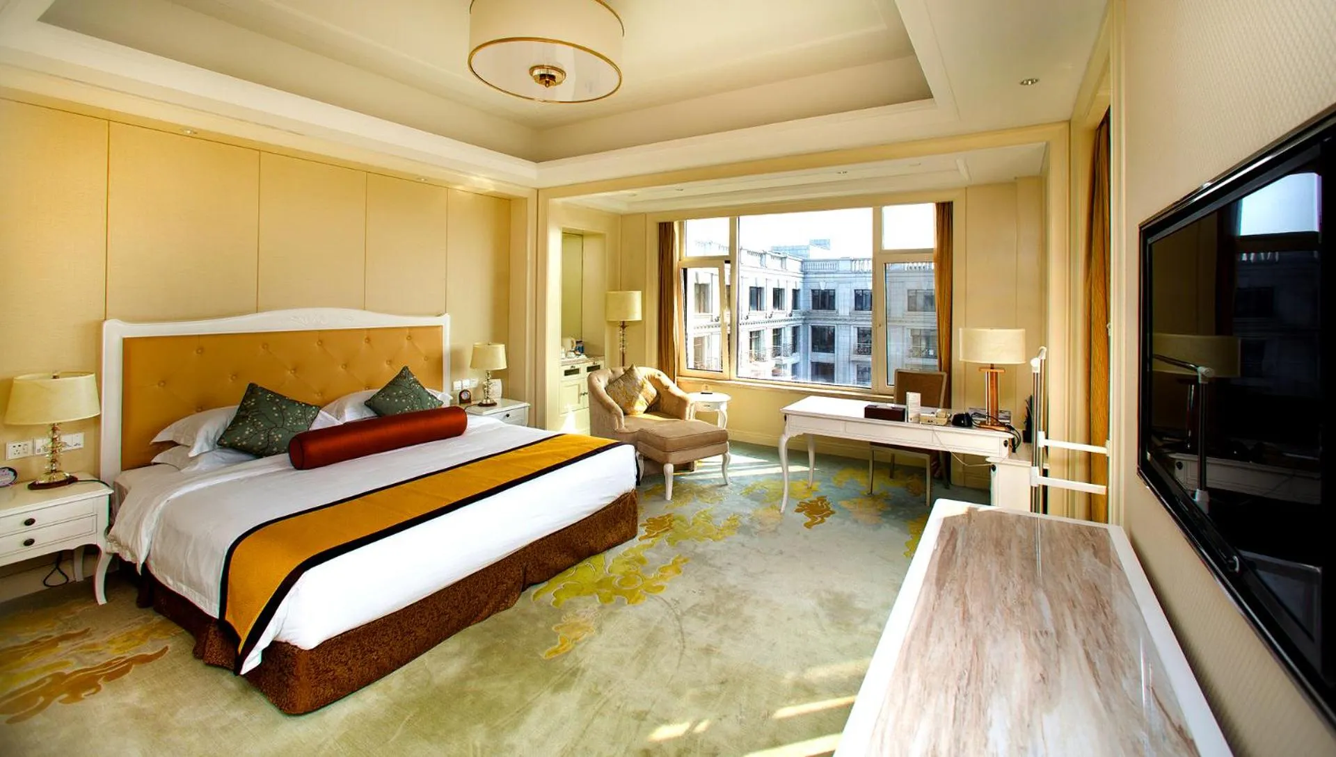 Bed in Nanjing Dongjiao State Guesthouse