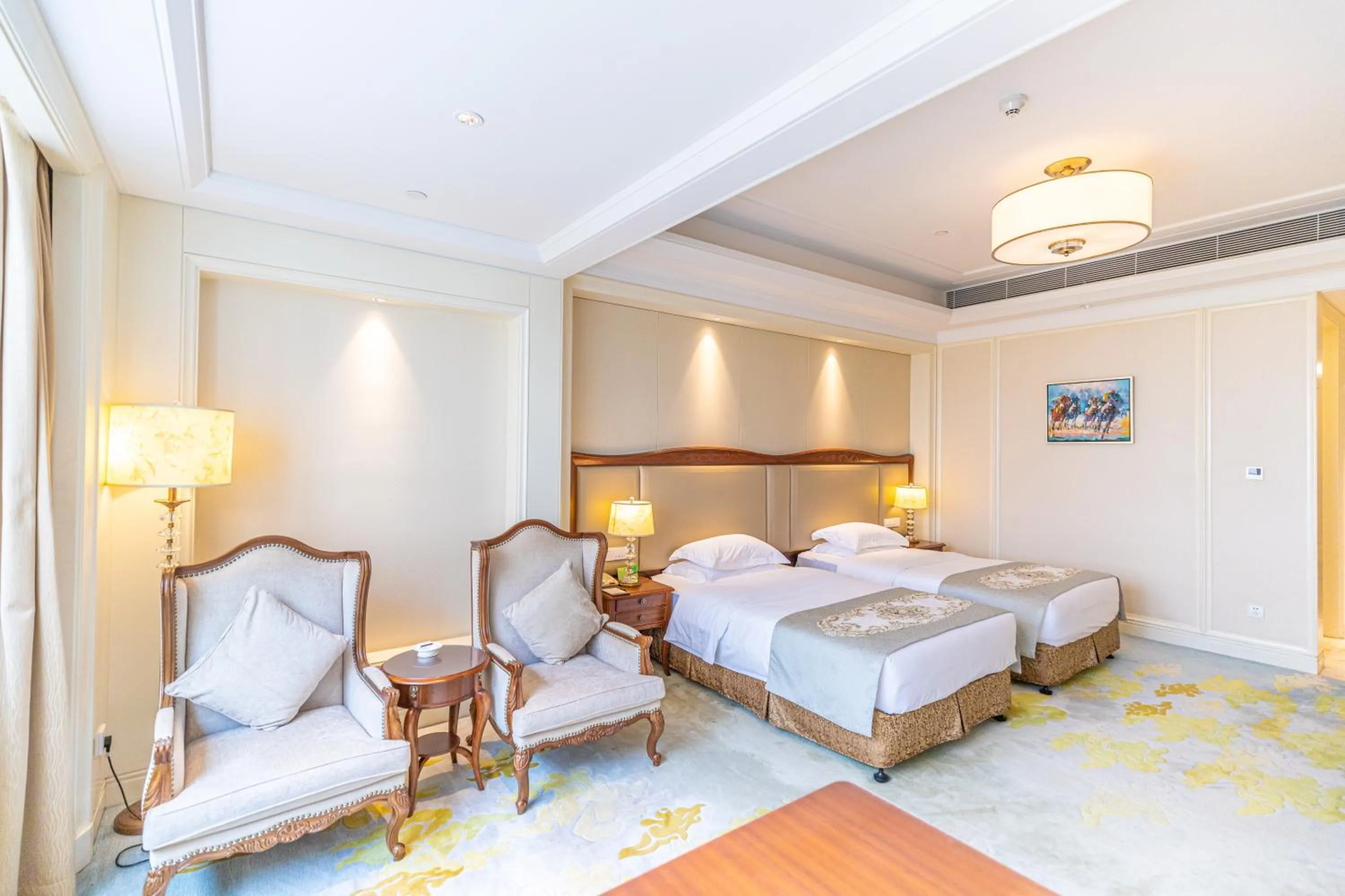 Bed in Nanjing Dongjiao State Guesthouse