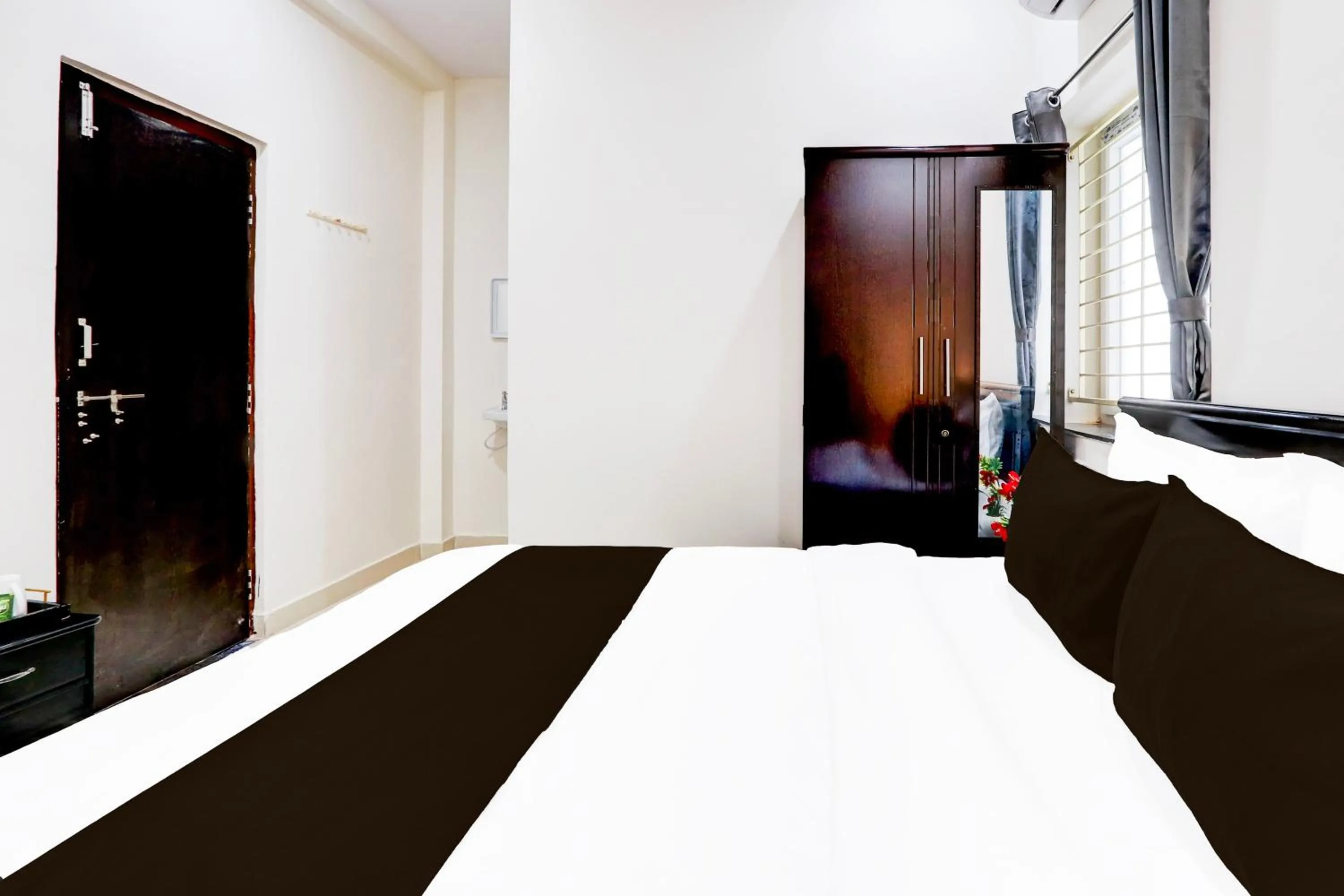 Bedroom, Bed in Super Hotel O Adibatla near TCS