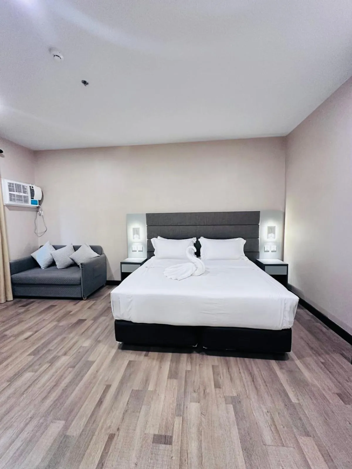 Bedroom, Bed in Staycity Serviced Apartment