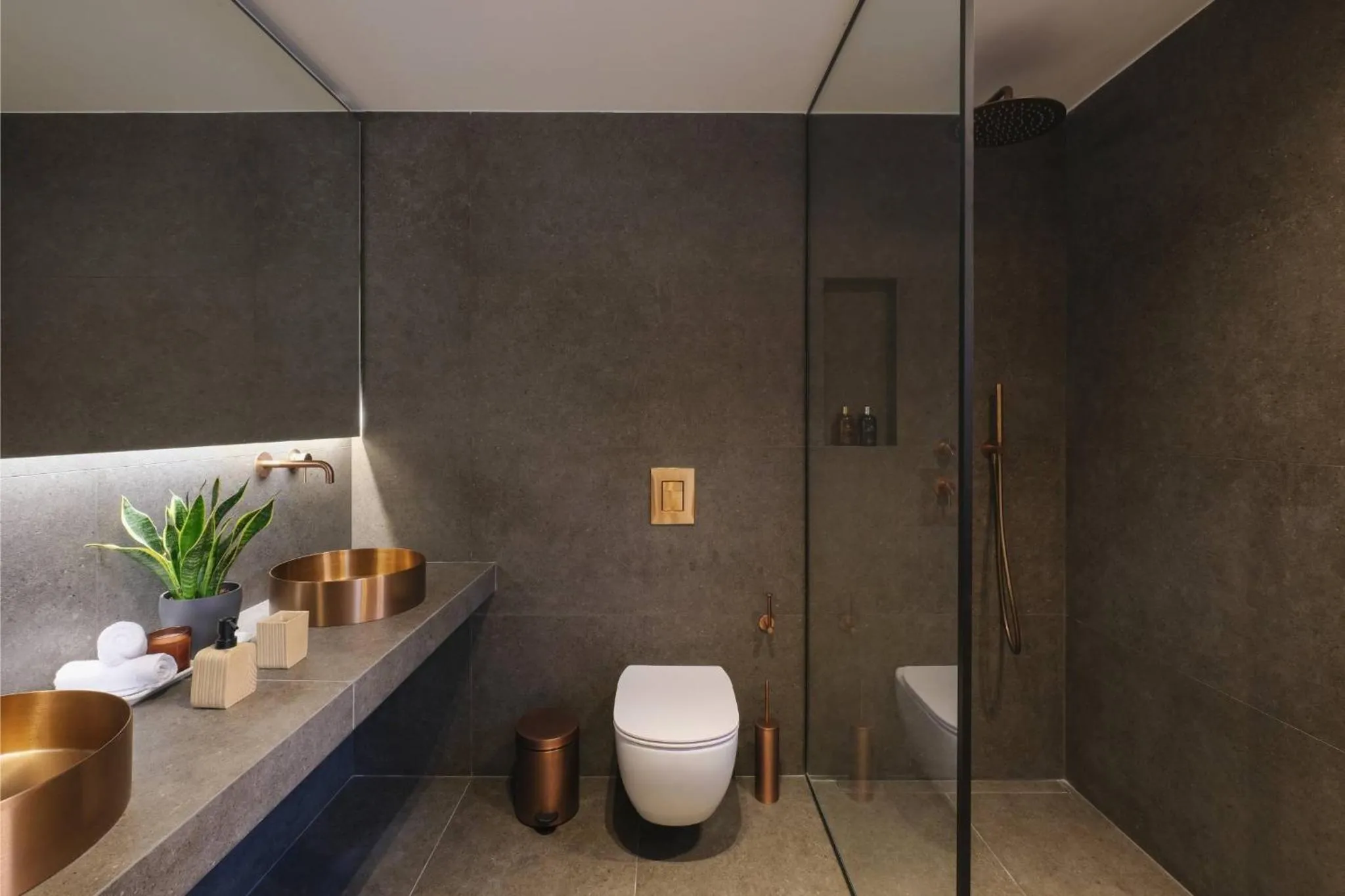 Shower in Floating Cubes Villas Aegina