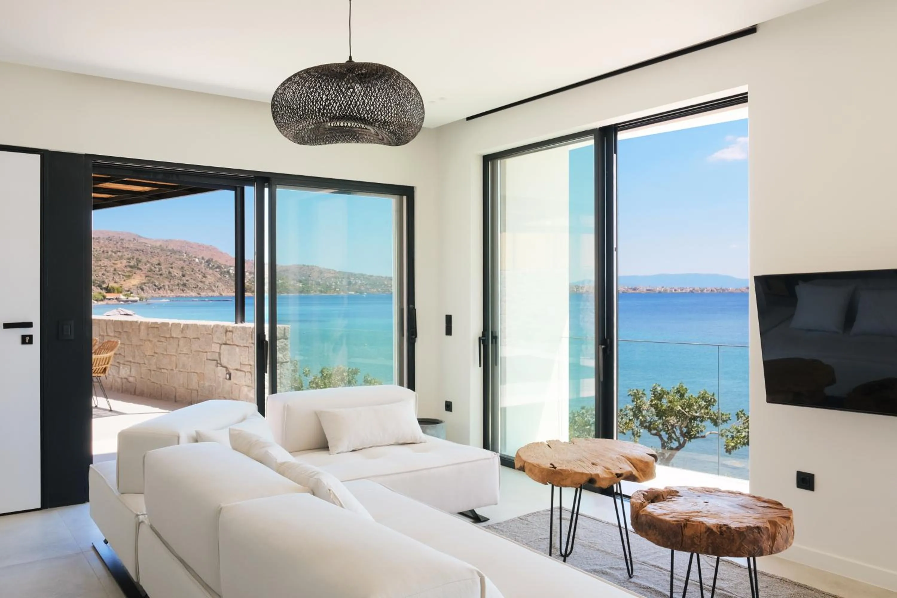 TV and multimedia, Bed in Floating Cubes Villas Aegina