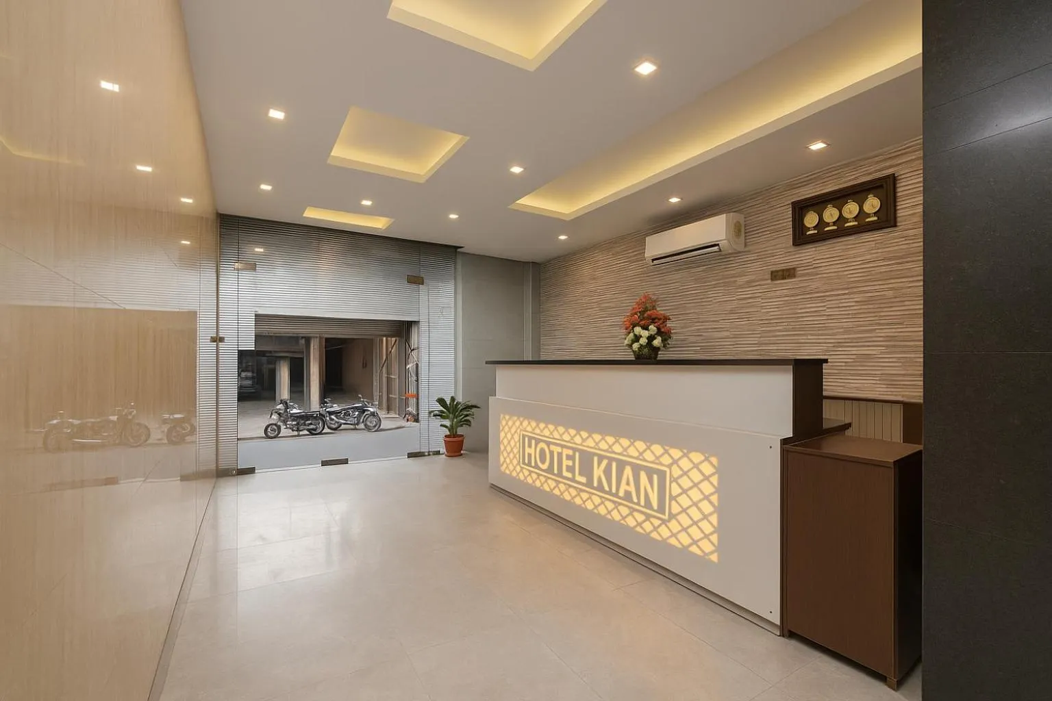 Lobby or reception in Hotel Kian by JMD Group