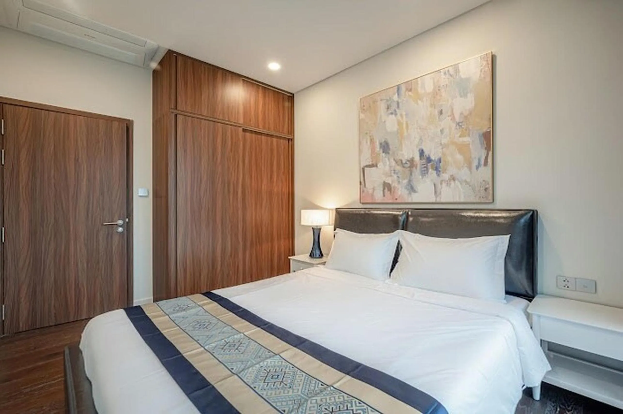 Bed in The Metropole - Horizon View Riverside D2