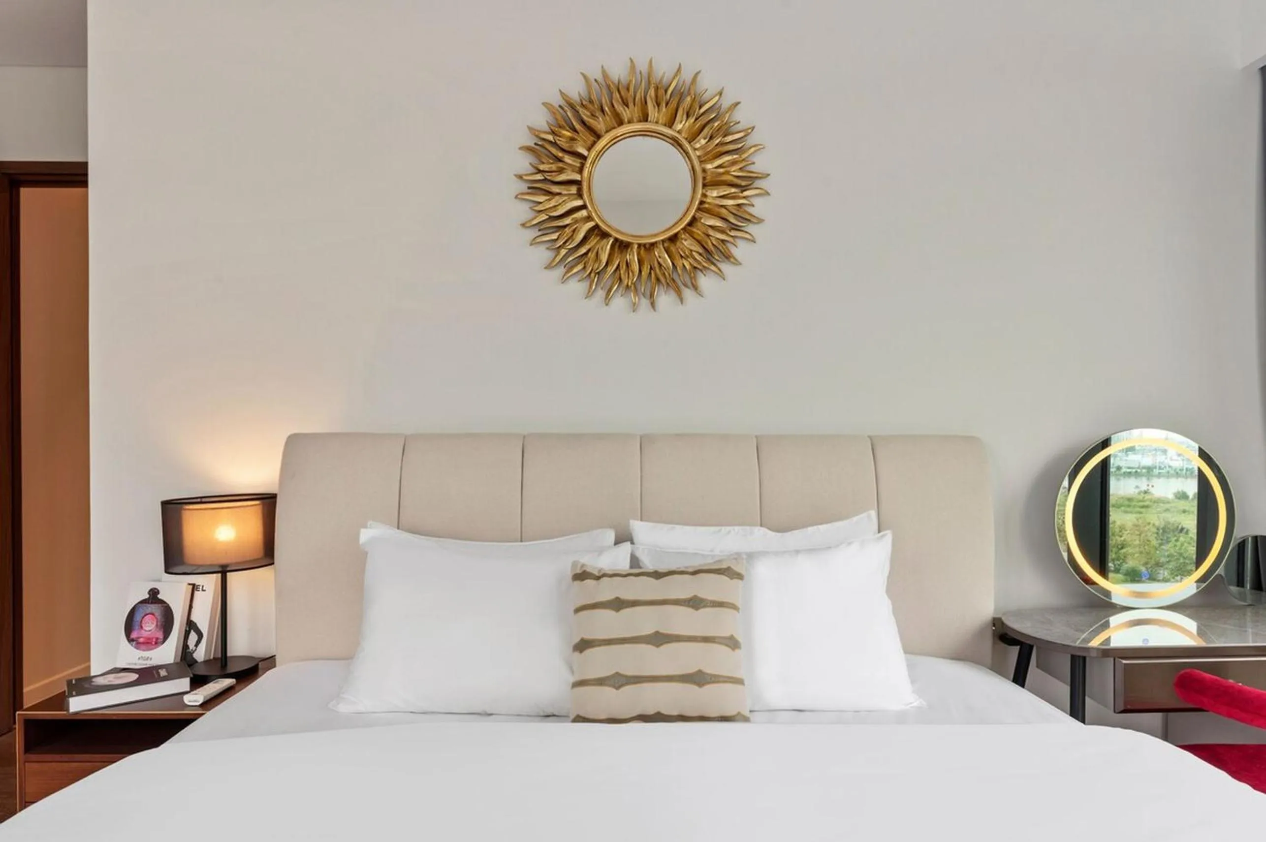 Bed in The Metropole - Horizon View Riverside D2