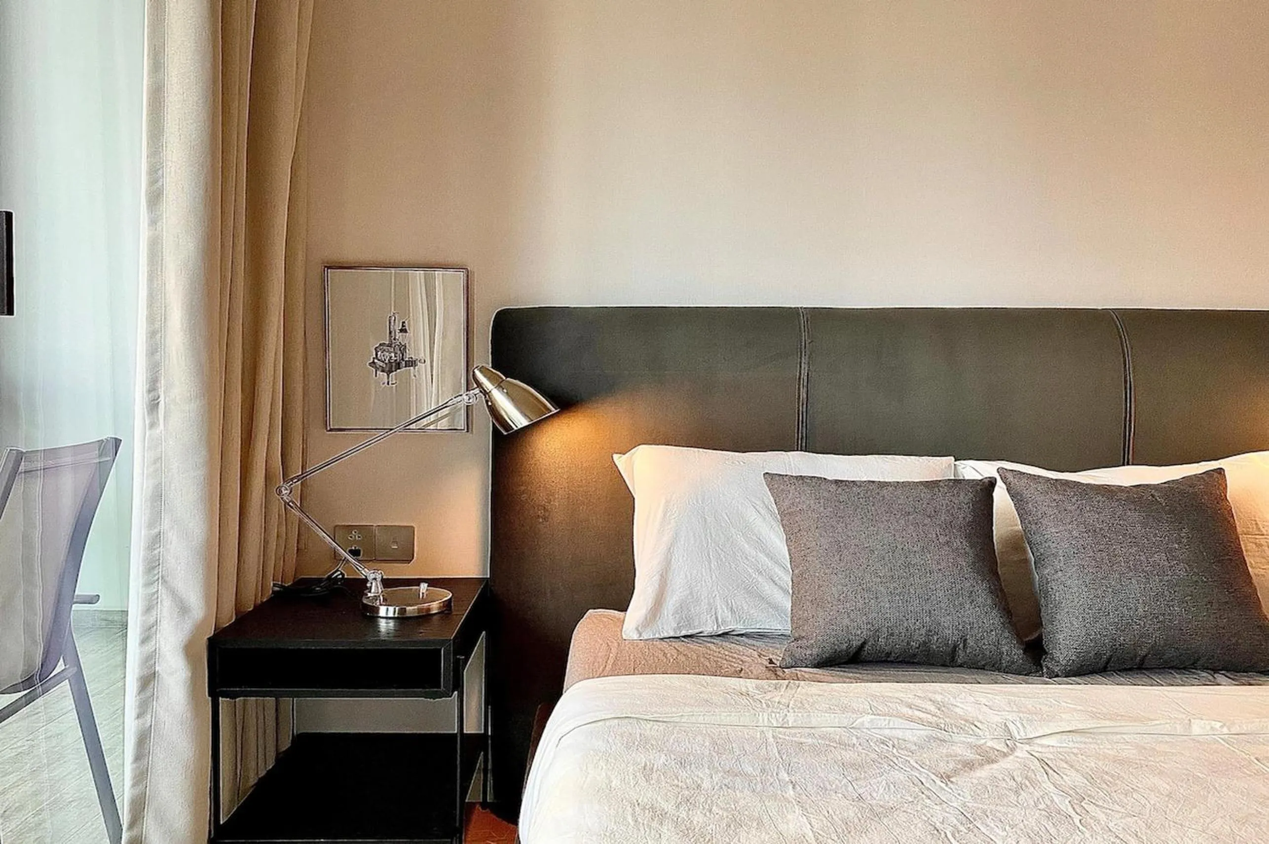 Bed in The Metropole - Horizon View Riverside D2