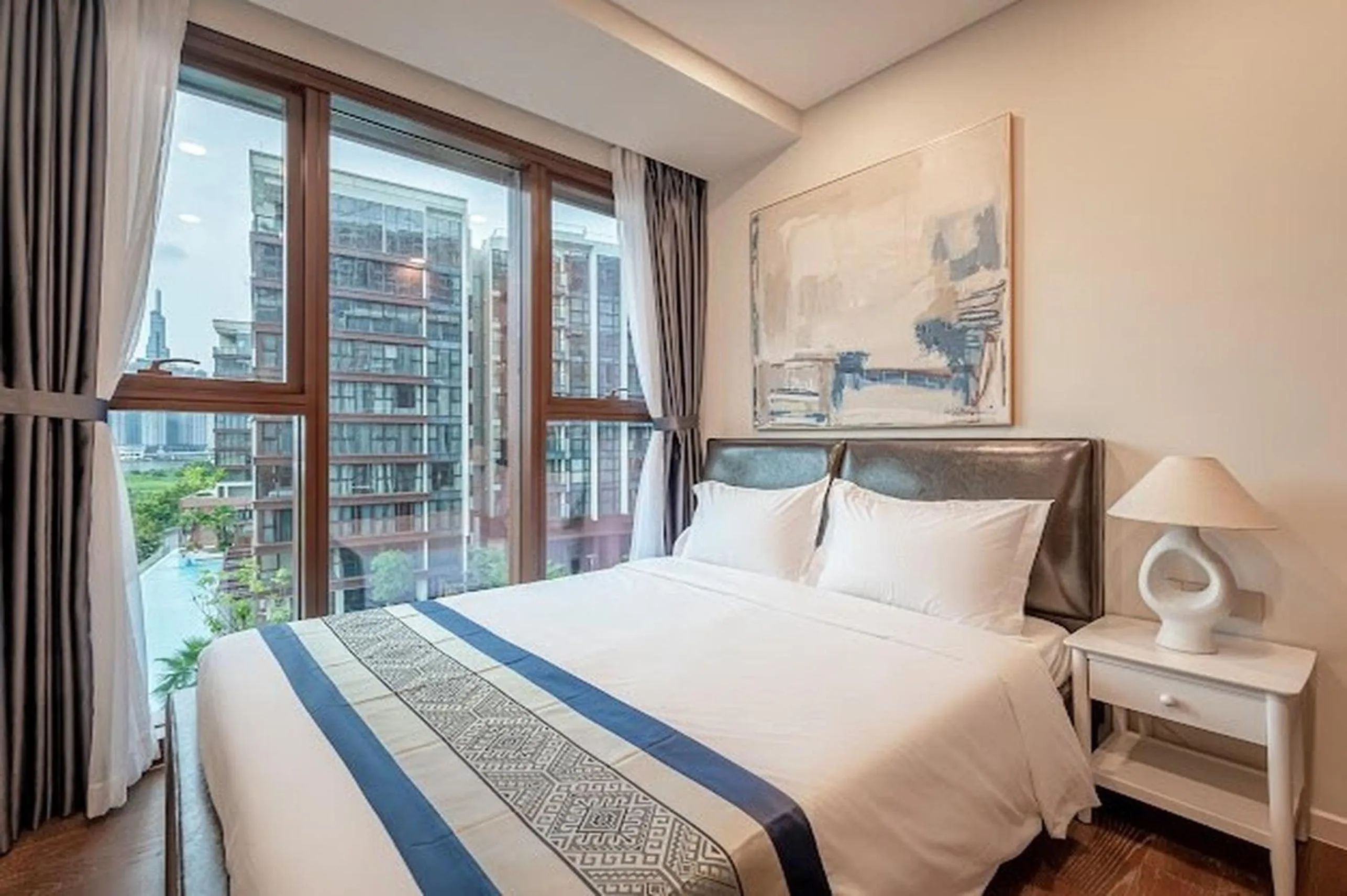 Bed in The Metropole - Horizon View Riverside D2