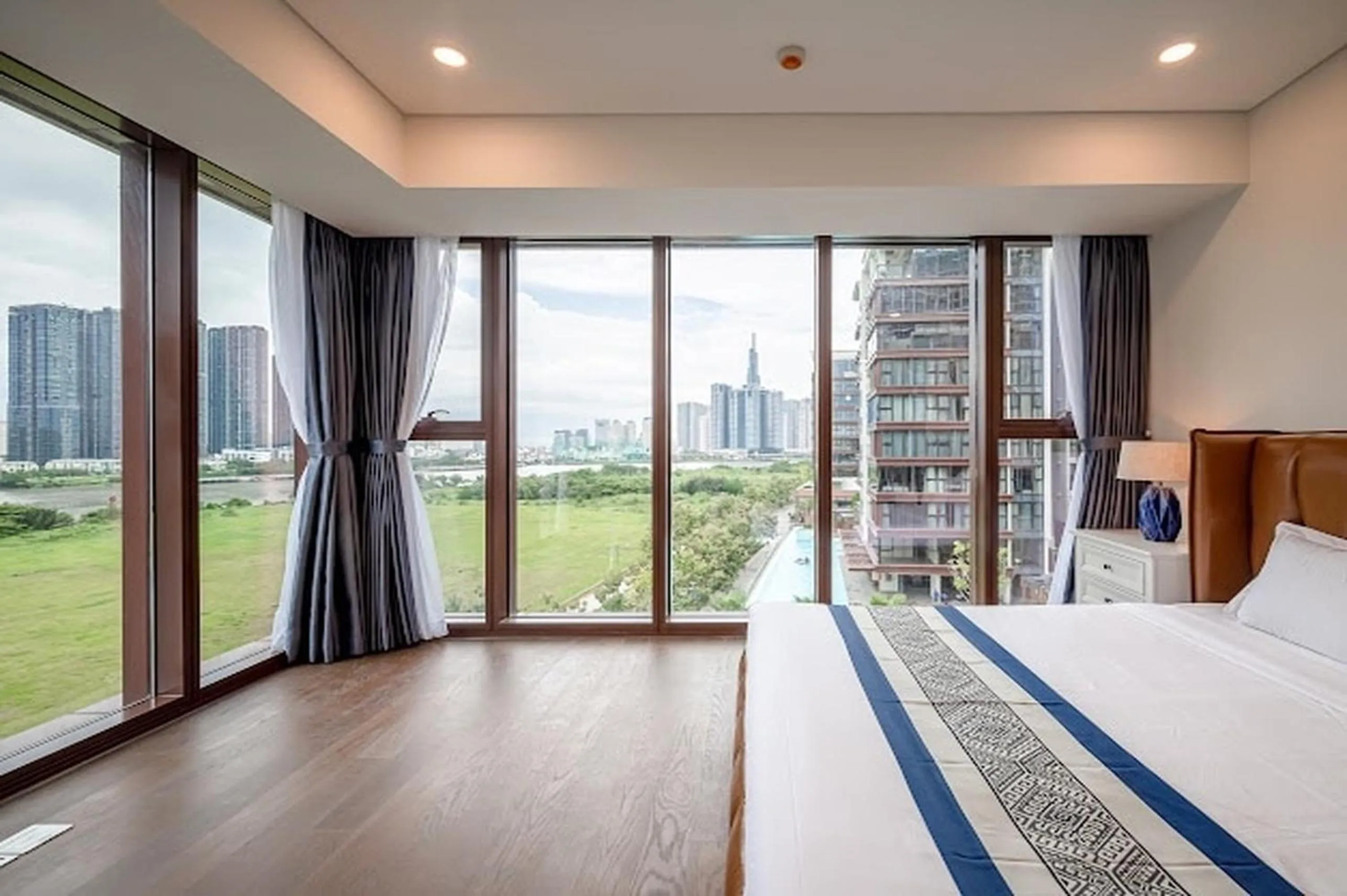 Bed in The Metropole - Horizon View Riverside D2