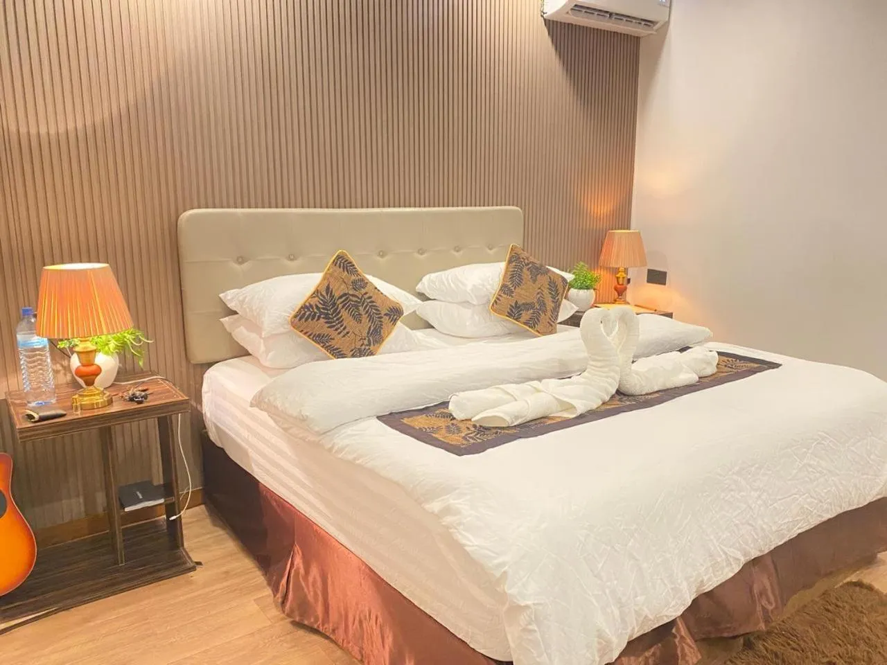 Bed in Himeyn Beach Inn - Ocho Homes by Eight Continents