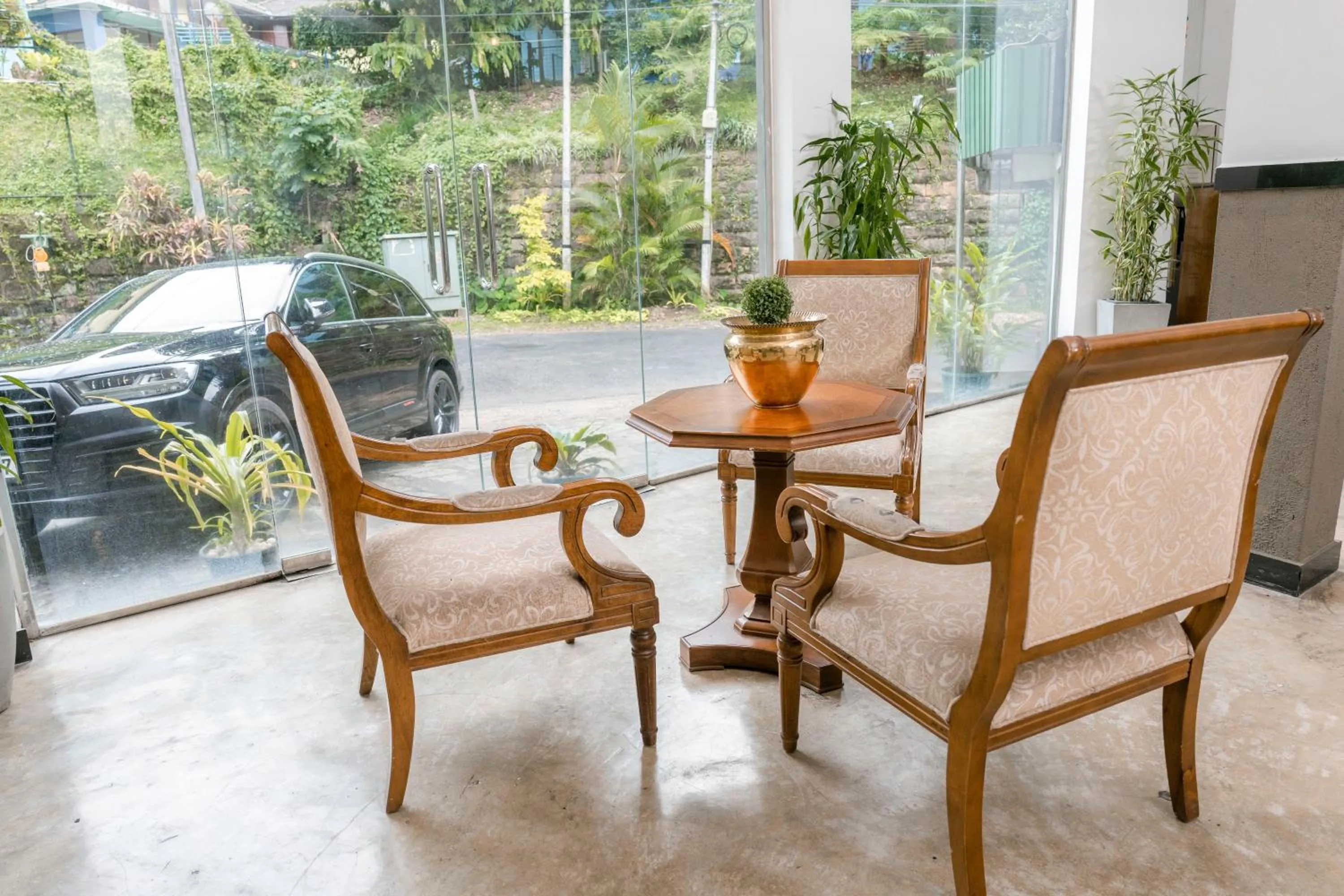 Seating area in Gallery City Hotel