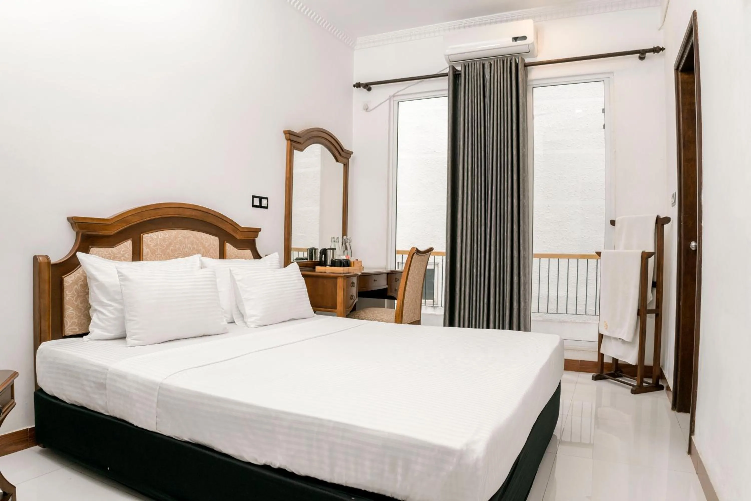 Bed in Gallery City Hotel
