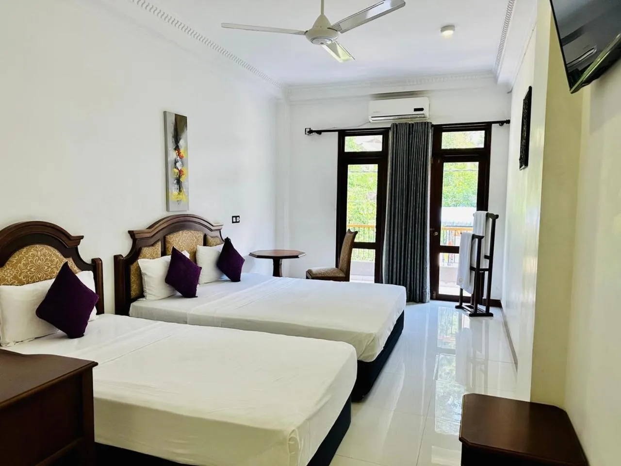 Bed in Gallery City Hotel