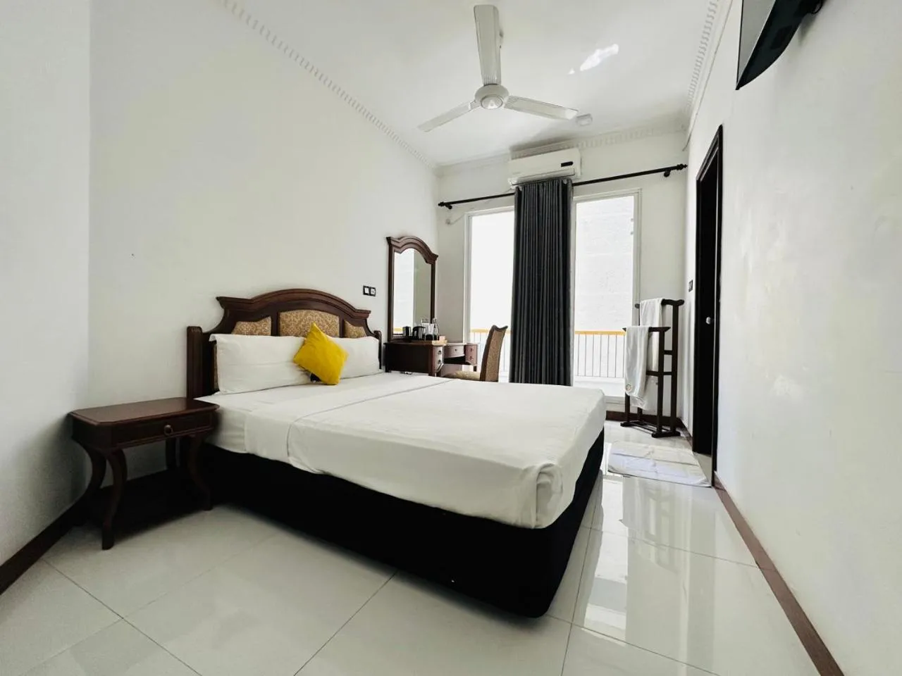 Bed in Gallery City Hotel